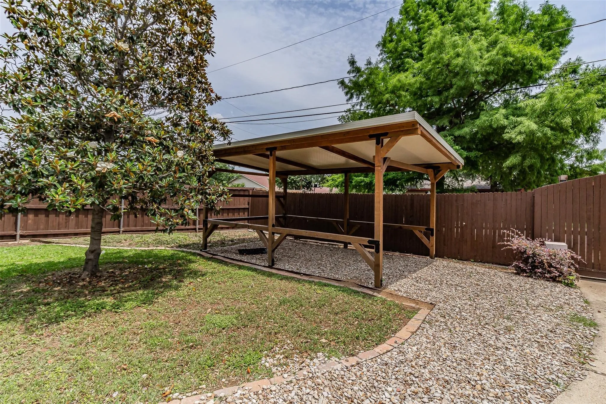 Single Family Residence For Rent in Dallas County , 2604 Twinpost Court, Irving, Texas 75062, 4 Bedroom, 2 Bathroom, 2 Garage spaces, 2,159 Sqft, built in 1973, Price $3,200, mls#21359193, Real Estate Agent in Irving, Homes For Rent in Dallas county, Homes For Rent in Irving, Realtor in Irving Texas, Real Estate Brokerage Independent Realty Texas, Luminita Cordes Realtor