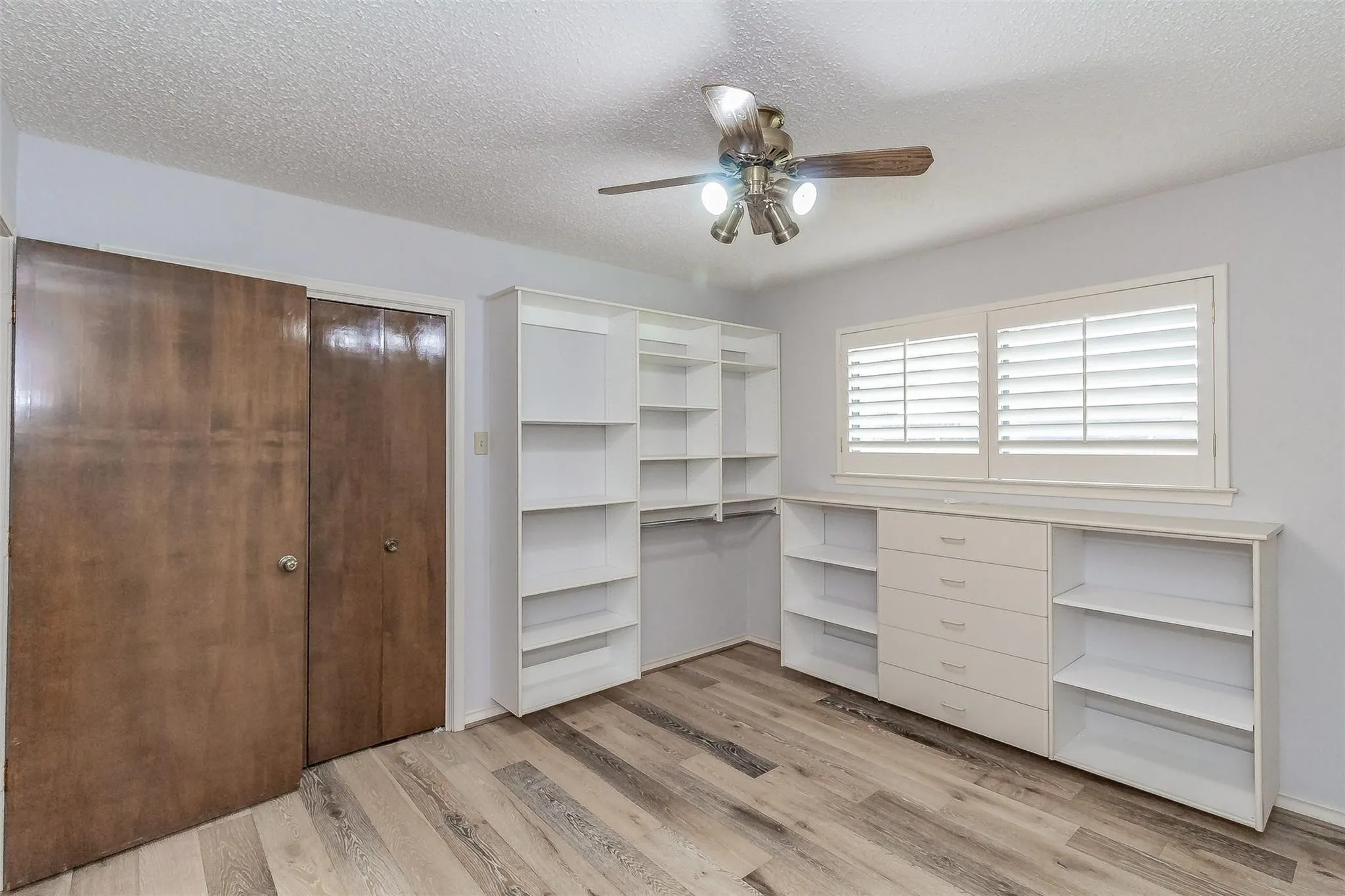 Single Family Residence For Rent in Dallas County , 2604 Twinpost Court, Irving, Texas 75062, 4 Bedroom, 2 Bathroom, 2 Garage spaces, 2,159 Sqft, built in 1973, Price $3,200, mls#21359193, Real Estate Agent in Irving, Homes For Rent in Dallas county, Homes For Rent in Irving, Realtor in Irving Texas, Real Estate Brokerage Independent Realty Texas, Luminita Cordes Realtor