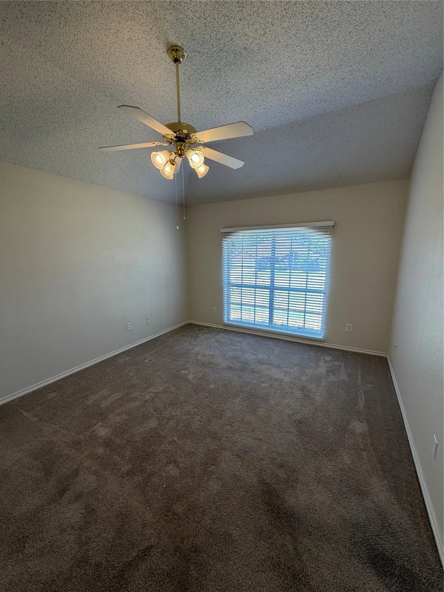 Single Family Residence For Rent in Parker County , 1427 Shadow Run, Weatherford, Texas 76086, 3 Bedroom, 2 Bathroom, 2 Garage spaces, 1,590 Sqft, built in 1996, mls#21359185, Real Estate Agent in Weatherford, Homes For Rent in Parker county, Homes For Rent in Weatherford, Realtor in Weatherford Texas, Real Estate Brokerage Independent Realty Texas, Luminita Cordes Realtor