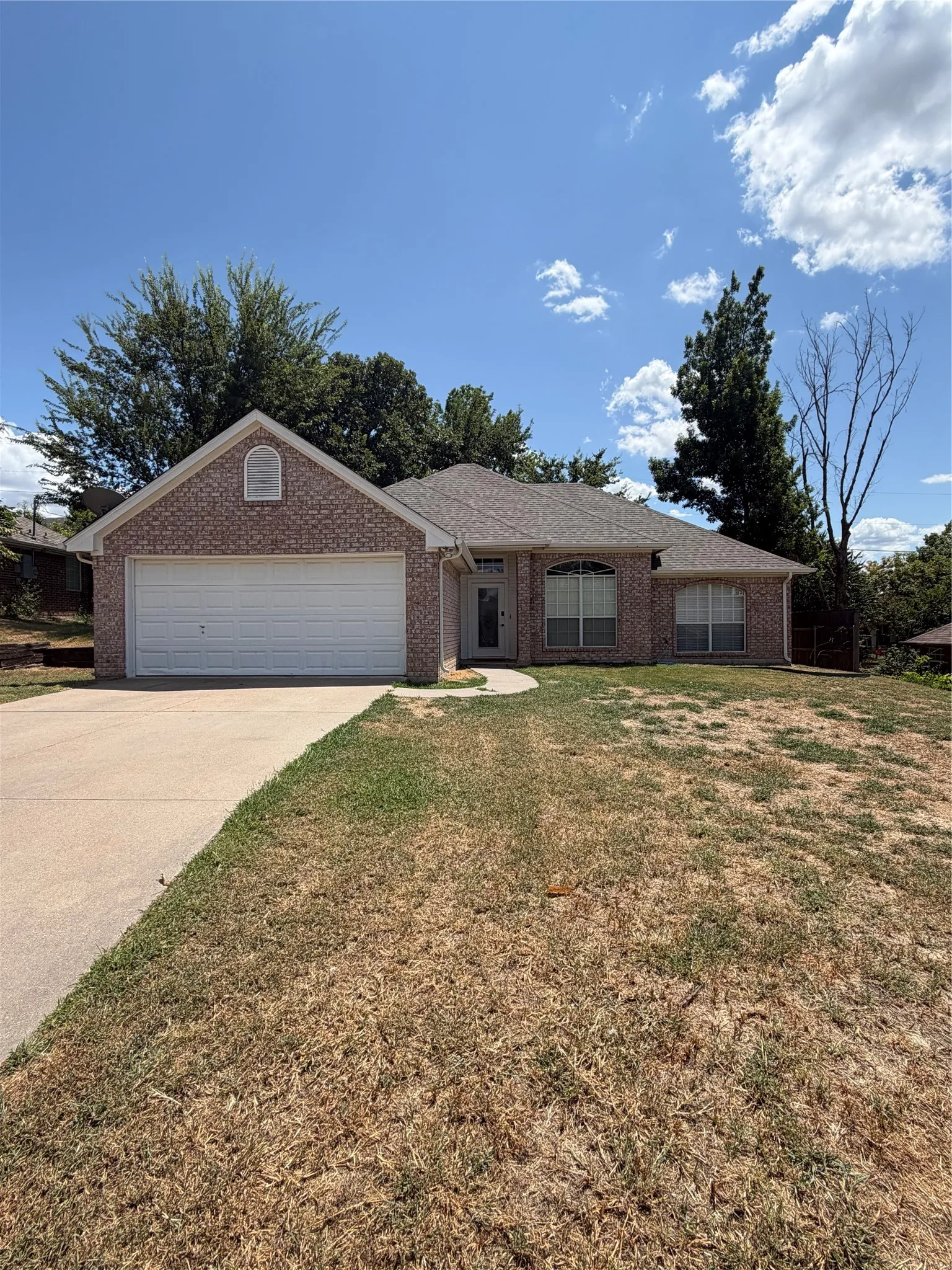 Single Family Residence For Rent in Parker County , 1427 Shadow Run, Weatherford, Texas 76086, 3 Bedroom, 2 Bathroom, 2 Garage spaces, 1,590 Sqft, built in 1996, mls#21359185, Real Estate Agent in Weatherford, Homes For Rent in Parker county, Homes For Rent in Weatherford, Realtor in Weatherford Texas, Real Estate Brokerage Independent Realty Texas, Luminita Cordes Realtor