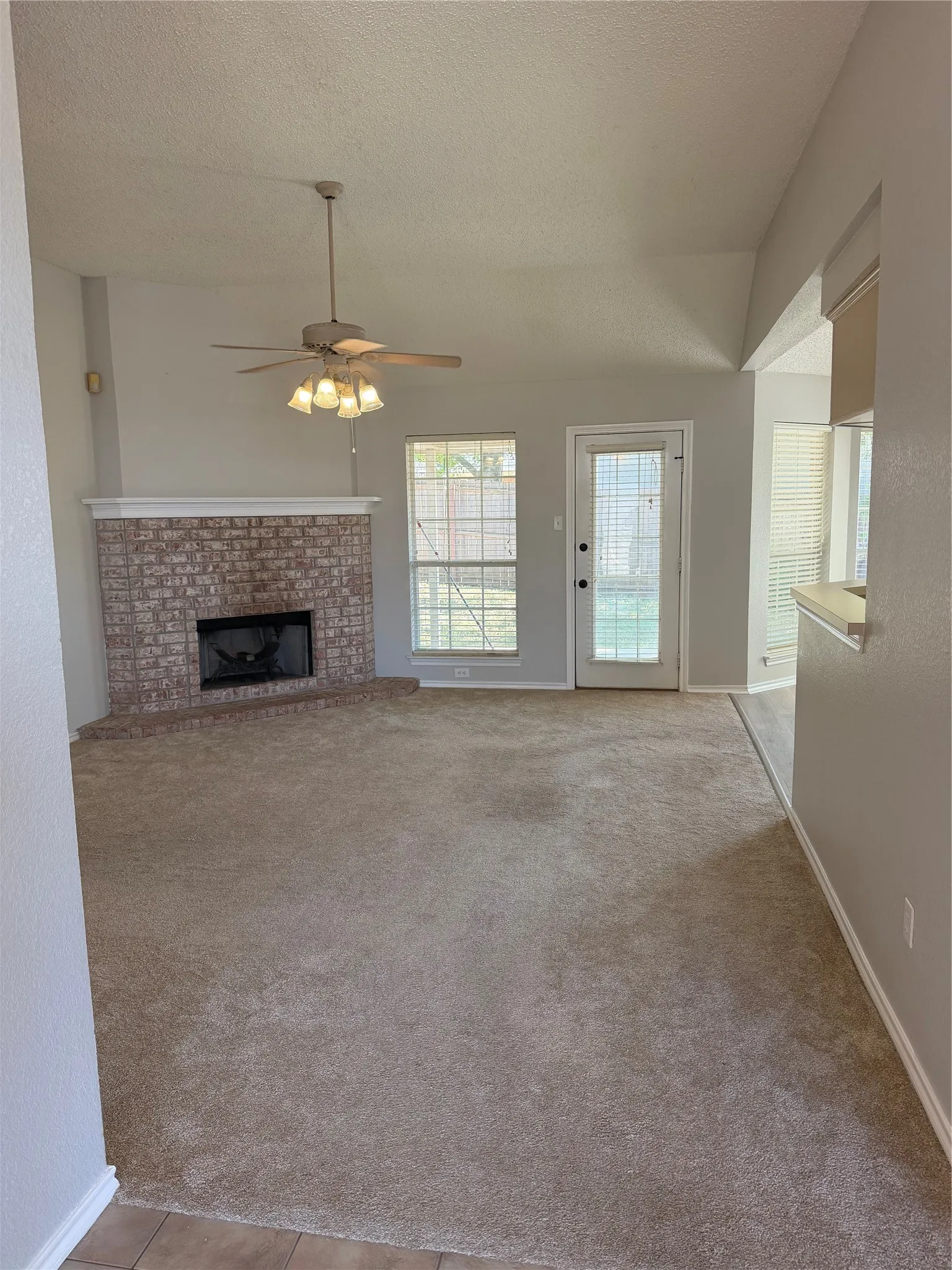 Single Family Residence For Rent in Parker County , 1427 Shadow Run, Weatherford, Texas 76086, 3 Bedroom, 2 Bathroom, 2 Garage spaces, 1,590 Sqft, built in 1996, mls#21359185, Real Estate Agent in Weatherford, Homes For Rent in Parker county, Homes For Rent in Weatherford, Realtor in Weatherford Texas, Real Estate Brokerage Independent Realty Texas, Luminita Cordes Realtor
