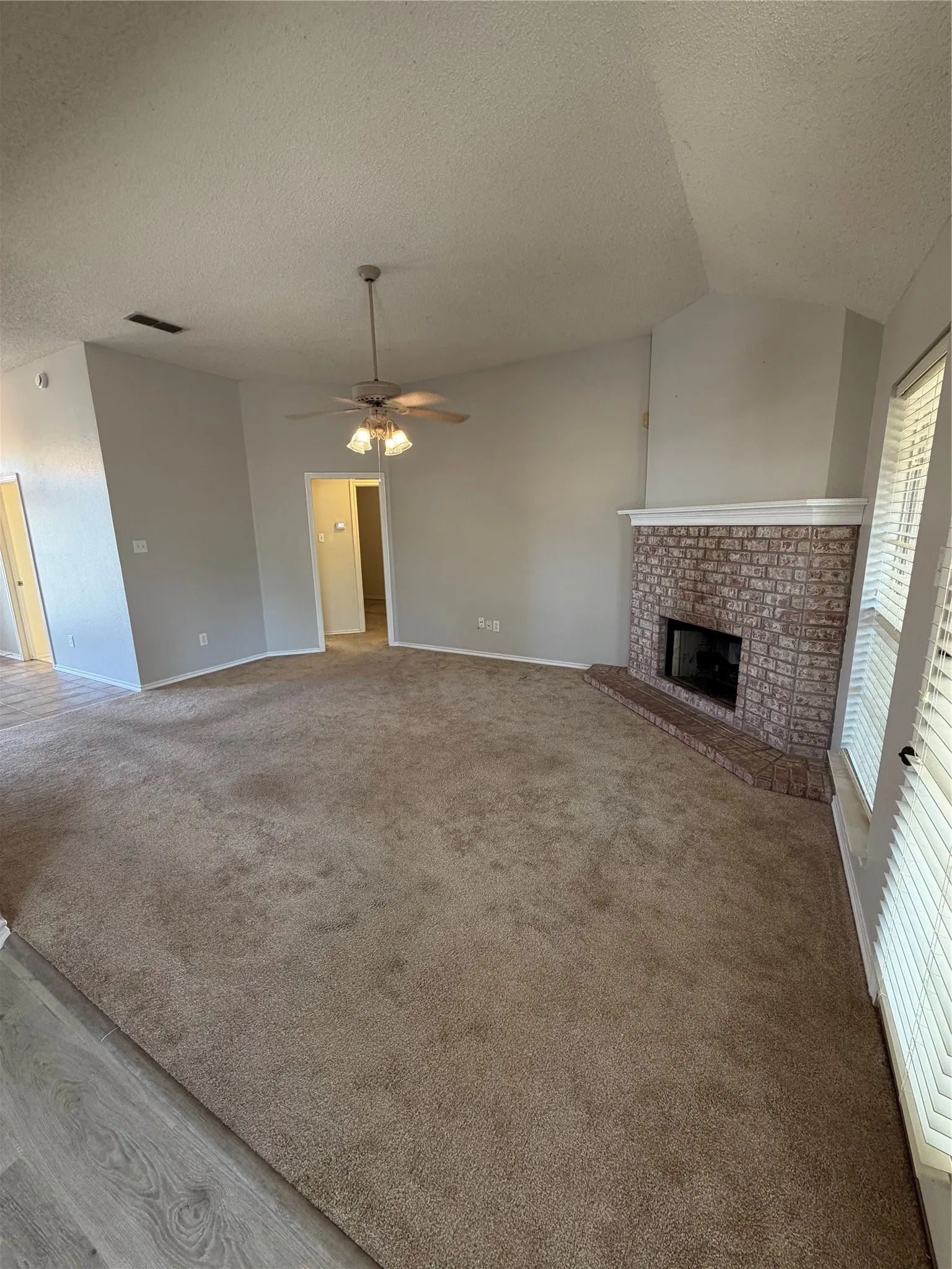 Single Family Residence For Rent in Parker County , 1427 Shadow Run, Weatherford, Texas 76086, 3 Bedroom, 2 Bathroom, 2 Garage spaces, 1,590 Sqft, built in 1996, mls#21359185, Real Estate Agent in Weatherford, Homes For Rent in Parker county, Homes For Rent in Weatherford, Realtor in Weatherford Texas, Real Estate Brokerage Independent Realty Texas, Luminita Cordes Realtor