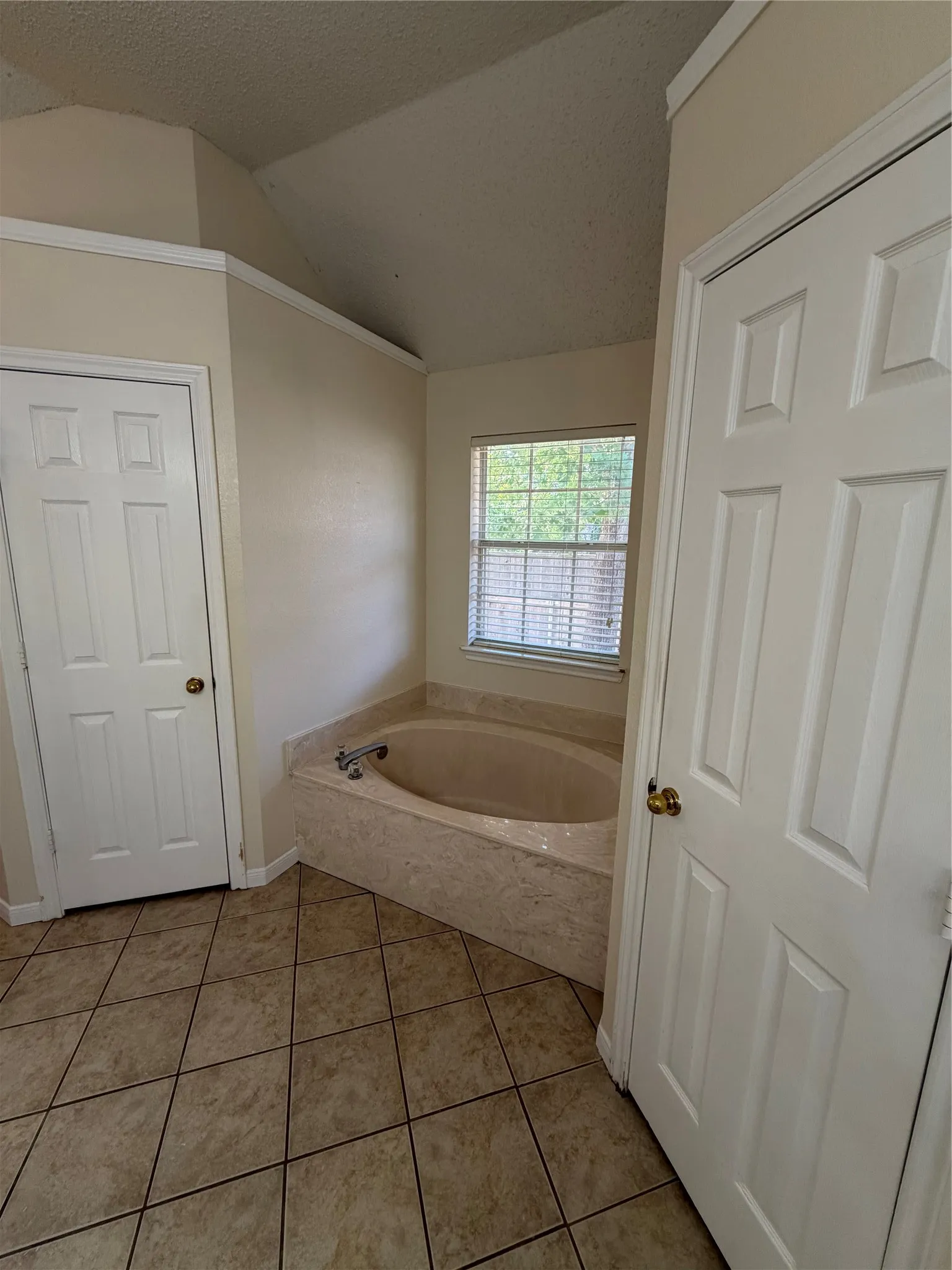 Single Family Residence For Rent in Parker County , 1427 Shadow Run, Weatherford, Texas 76086, 3 Bedroom, 2 Bathroom, 2 Garage spaces, 1,590 Sqft, built in 1996, mls#21359185, Real Estate Agent in Weatherford, Homes For Rent in Parker county, Homes For Rent in Weatherford, Realtor in Weatherford Texas, Real Estate Brokerage Independent Realty Texas, Luminita Cordes Realtor
