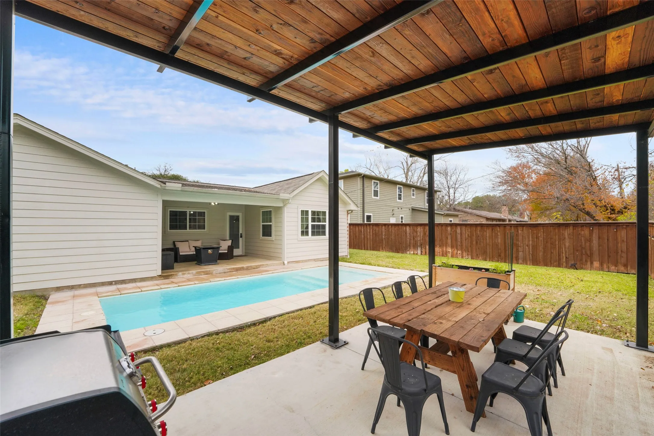 Single Family Residence For Sale in Denton County , 3304 Huisache Street, Denton, Texas 76209, 3 Bedroom, 2 Bathroom, 2 Garage spaces, 1,599 Sqft, built in 1968, mls#21359175, Real Estate Agent in Denton, Homes For Sale in Denton county, Homes For Sale in Denton, Realtor in Denton Texas, Real Estate Brokerage Independent Realty Texas, Luminita Cordes Realtor
