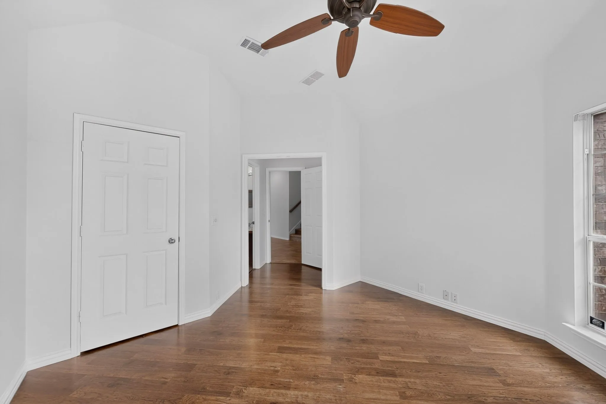 Single Family Residence For Sale in Tarrant County , 1756 Hidden Brook Drive, Grand Prairie, Texas 75050, 5 Bedroom, 4 Bathroom, 2 Garage spaces, 3,006 Sqft, built in 2005, mls#21359065, Real Estate Agent in Grand Prairie, Homes For Sale in Tarrant county, Homes For Sale in Grand Prairie, Realtor in Grand Prairie Texas, Real Estate Brokerage Independent Realty Texas, Luminita Cordes Realtor