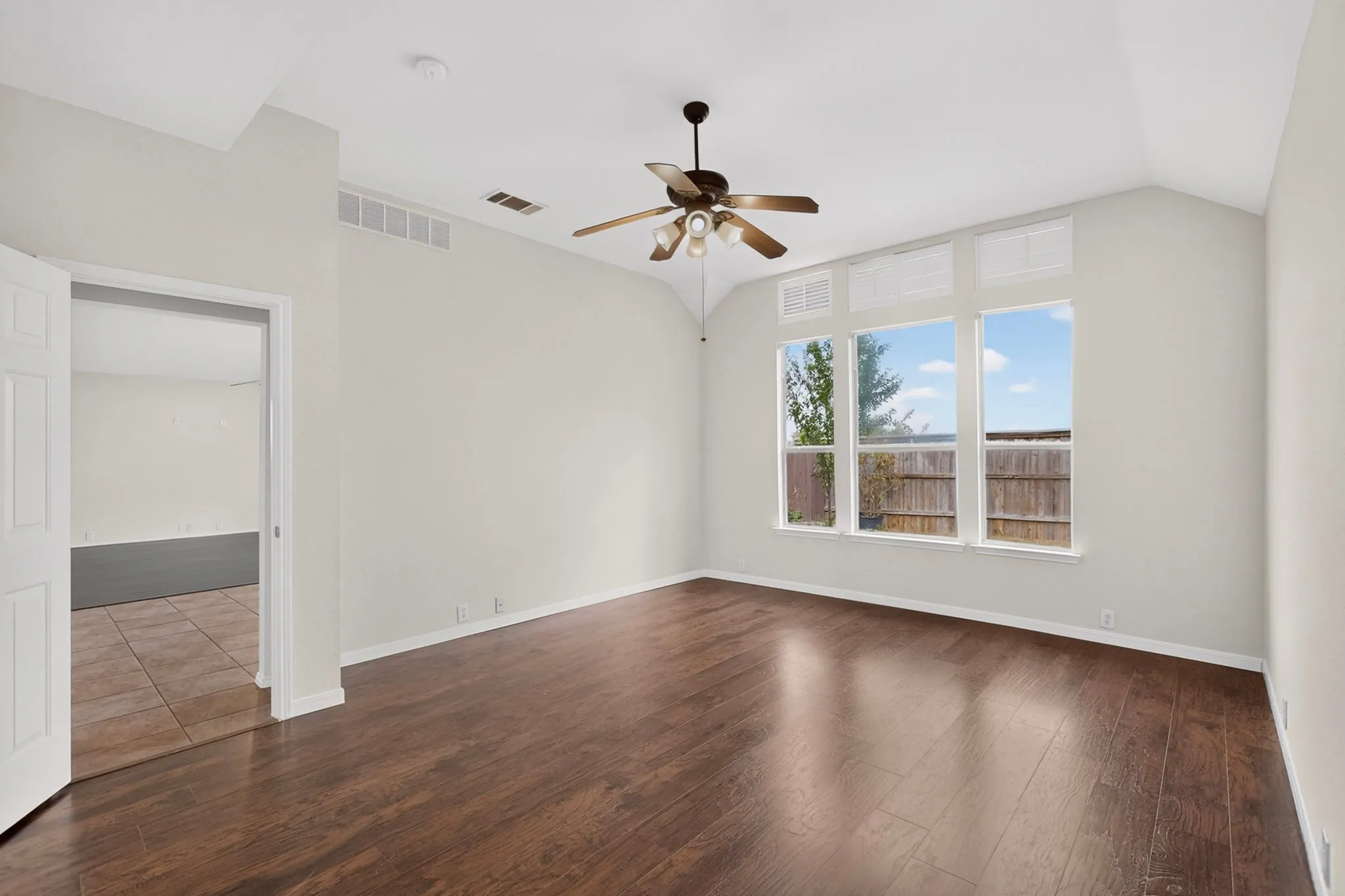 Single Family Residence For Sale in Tarrant County , 1756 Hidden Brook Drive, Grand Prairie, Texas 75050, 5 Bedroom, 4 Bathroom, 2 Garage spaces, 3,006 Sqft, built in 2005, mls#21359065, Real Estate Agent in Grand Prairie, Homes For Sale in Tarrant county, Homes For Sale in Grand Prairie, Realtor in Grand Prairie Texas, Real Estate Brokerage Independent Realty Texas, Luminita Cordes Realtor