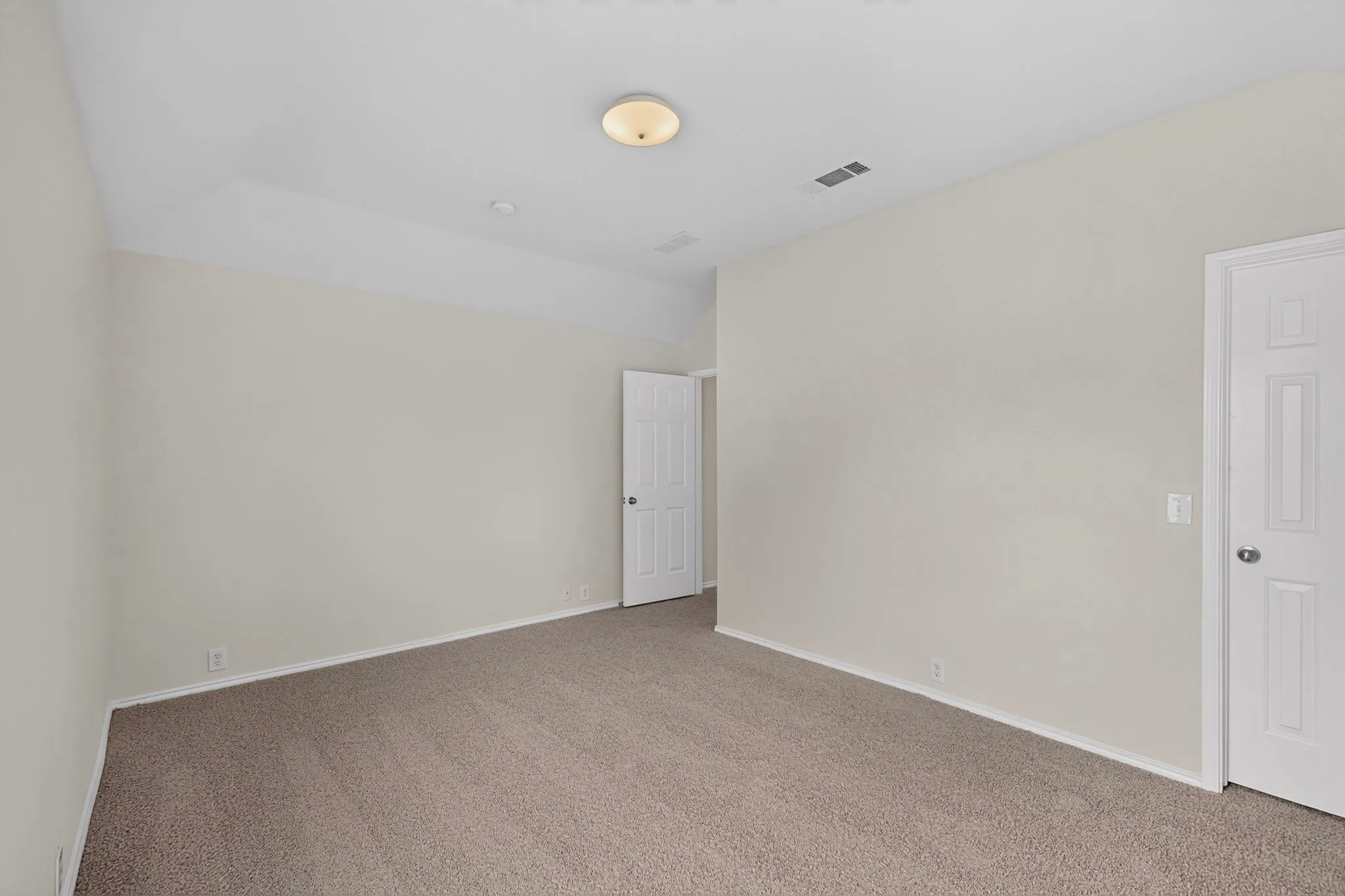 Single Family Residence For Sale in Tarrant County , 1756 Hidden Brook Drive, Grand Prairie, Texas 75050, 5 Bedroom, 4 Bathroom, 2 Garage spaces, 3,006 Sqft, built in 2005, mls#21359065, Real Estate Agent in Grand Prairie, Homes For Sale in Tarrant county, Homes For Sale in Grand Prairie, Realtor in Grand Prairie Texas, Real Estate Brokerage Independent Realty Texas, Luminita Cordes Realtor
