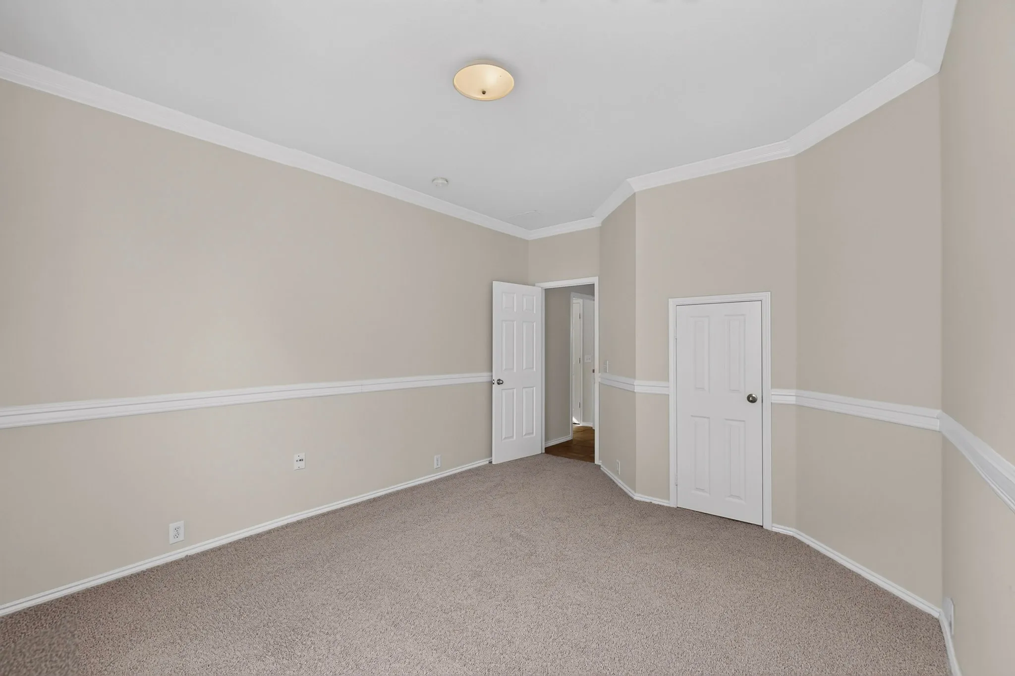 Single Family Residence For Sale in Tarrant County , 1756 Hidden Brook Drive, Grand Prairie, Texas 75050, 5 Bedroom, 4 Bathroom, 2 Garage spaces, 3,006 Sqft, built in 2005, mls#21359065, Real Estate Agent in Grand Prairie, Homes For Sale in Tarrant county, Homes For Sale in Grand Prairie, Realtor in Grand Prairie Texas, Real Estate Brokerage Independent Realty Texas, Luminita Cordes Realtor