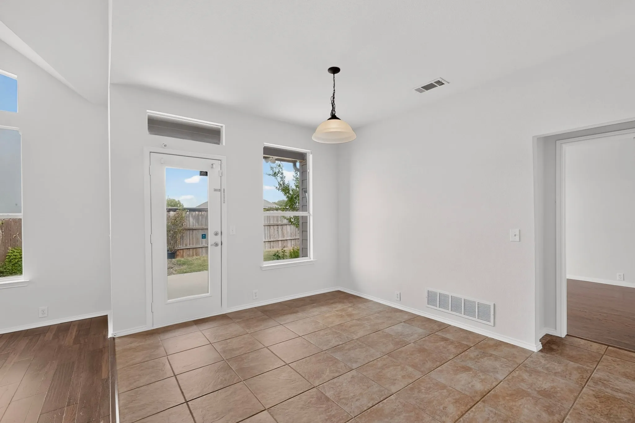 Single Family Residence For Sale in Tarrant County , 1756 Hidden Brook Drive, Grand Prairie, Texas 75050, 5 Bedroom, 4 Bathroom, 2 Garage spaces, 3,006 Sqft, built in 2005, mls#21359065, Real Estate Agent in Grand Prairie, Homes For Sale in Tarrant county, Homes For Sale in Grand Prairie, Realtor in Grand Prairie Texas, Real Estate Brokerage Independent Realty Texas, Luminita Cordes Realtor
