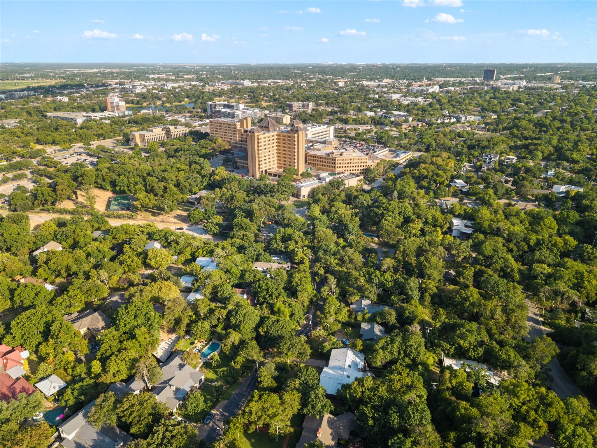 Single Family Residence For Sale in Dallas County , 1535 Junior Drive, Dallas, Texas 75208, 3 Bedroom, 4 Bathroom, 2 Garage spaces, 2,830 Sqft, built in 1958, mls#21350290, Real Estate Agent in Dallas, Homes For Sale in Dallas county, Homes For Sale in Dallas, Realtor in Dallas Texas, Real Estate Brokerage Independent Realty Texas, Luminita Cordes Realtor