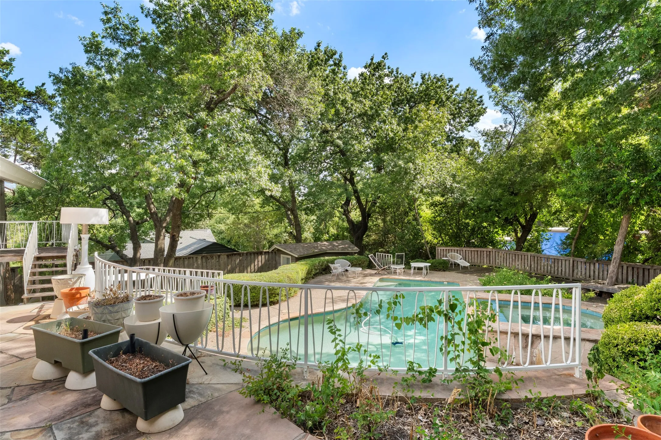 Single Family Residence For Sale in Dallas County , 1535 Junior Drive, Dallas, Texas 75208, 3 Bedroom, 4 Bathroom, 2 Garage spaces, 2,830 Sqft, built in 1958, mls#21350290, Real Estate Agent in Dallas, Homes For Sale in Dallas county, Homes For Sale in Dallas, Realtor in Dallas Texas, Real Estate Brokerage Independent Realty Texas, Luminita Cordes Realtor