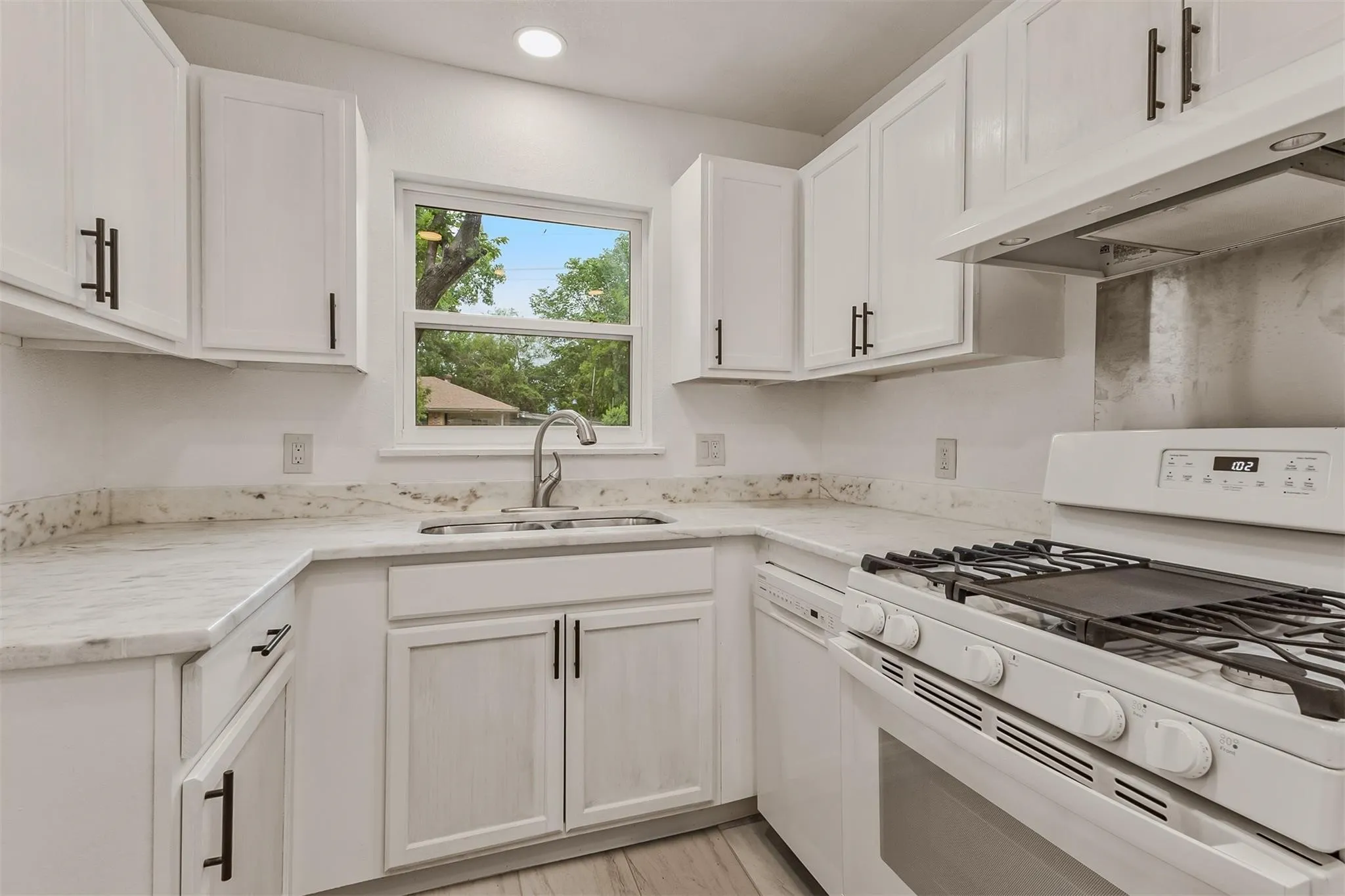 Single Family Residence For Rent in Dallas County , 3004 Ballinger Drive, Garland, Texas 75041, 2 Bedroom, 1 Bathroom, Garage spaces, 890 Sqft, built in 1950, mls#21359211, Real Estate Agent in Garland, Homes For Rent in Dallas county, Homes For Rent in Garland, Realtor in Garland Texas, Real Estate Brokerage Independent Realty Texas, Luminita Cordes Realtor