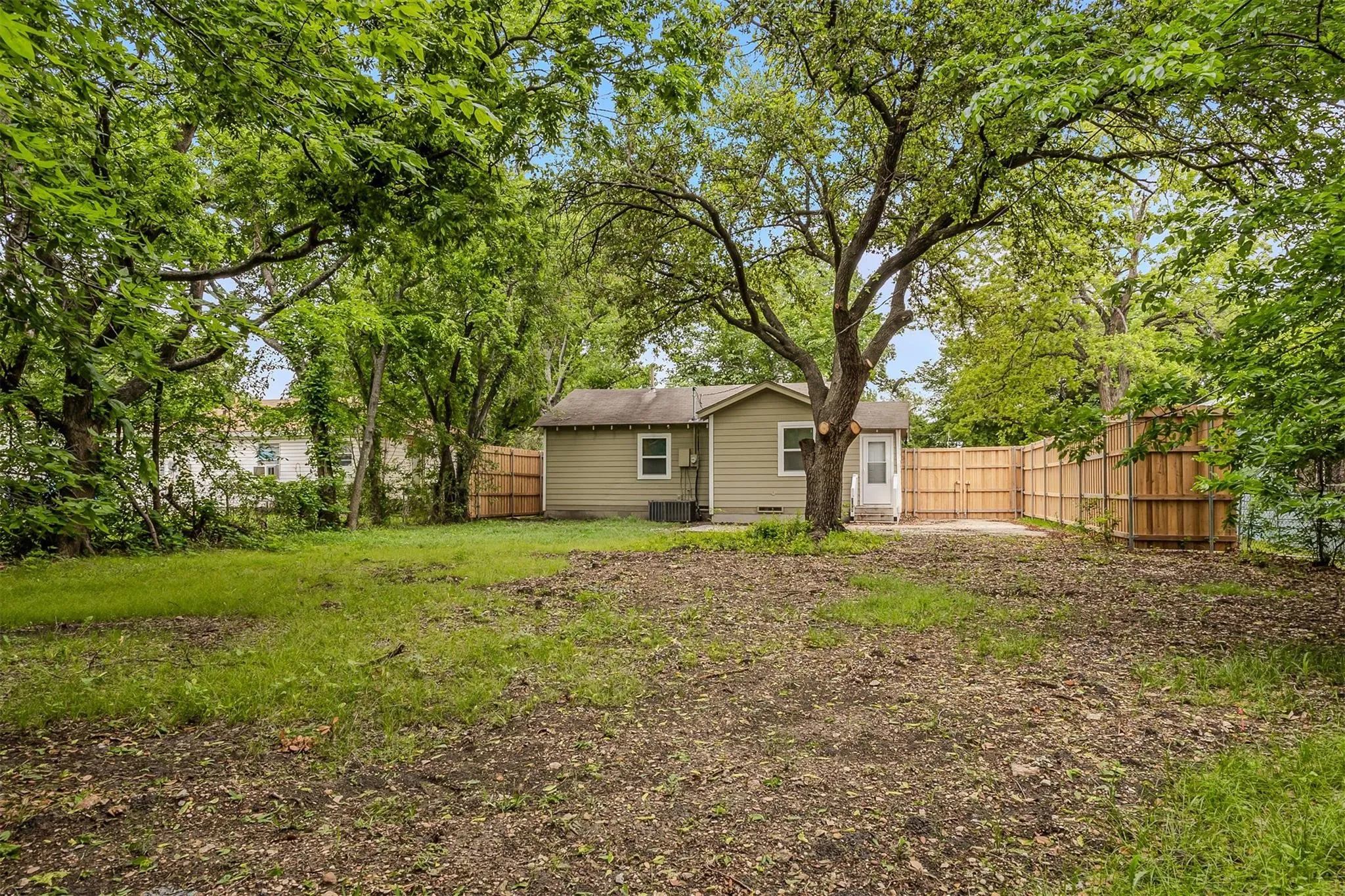 Single Family Residence For Rent in Dallas County , 3004 Ballinger Drive, Garland, Texas 75041, 2 Bedroom, 1 Bathroom, Garage spaces, 890 Sqft, built in 1950, mls#21359211, Real Estate Agent in Garland, Homes For Rent in Dallas county, Homes For Rent in Garland, Realtor in Garland Texas, Real Estate Brokerage Independent Realty Texas, Luminita Cordes Realtor