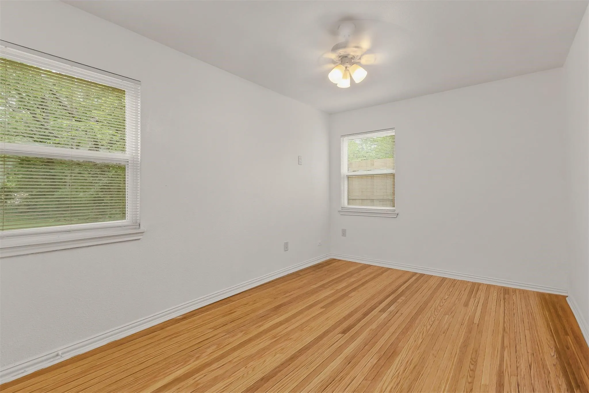 Single Family Residence For Rent in Dallas County , 3004 Ballinger Drive, Garland, Texas 75041, 2 Bedroom, 1 Bathroom, Garage spaces, 890 Sqft, built in 1950, mls#21359211, Real Estate Agent in Garland, Homes For Rent in Dallas county, Homes For Rent in Garland, Realtor in Garland Texas, Real Estate Brokerage Independent Realty Texas, Luminita Cordes Realtor