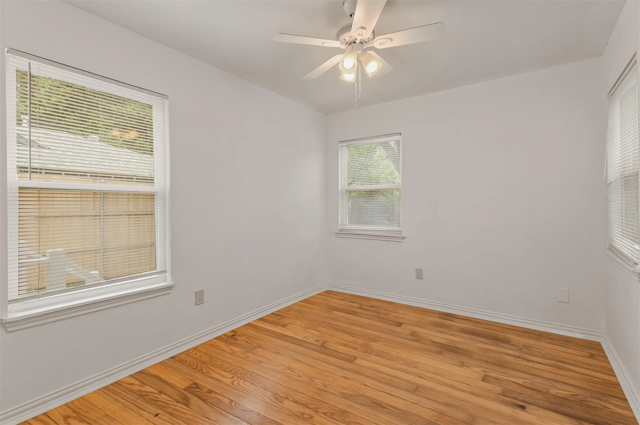Single Family Residence For Rent in Dallas County , 3004 Ballinger Drive, Garland, Texas 75041, 2 Bedroom, 1 Bathroom, Garage spaces, 890 Sqft, built in 1950, mls#21359211, Real Estate Agent in Garland, Homes For Rent in Dallas county, Homes For Rent in Garland, Realtor in Garland Texas, Real Estate Brokerage Independent Realty Texas, Luminita Cordes Realtor