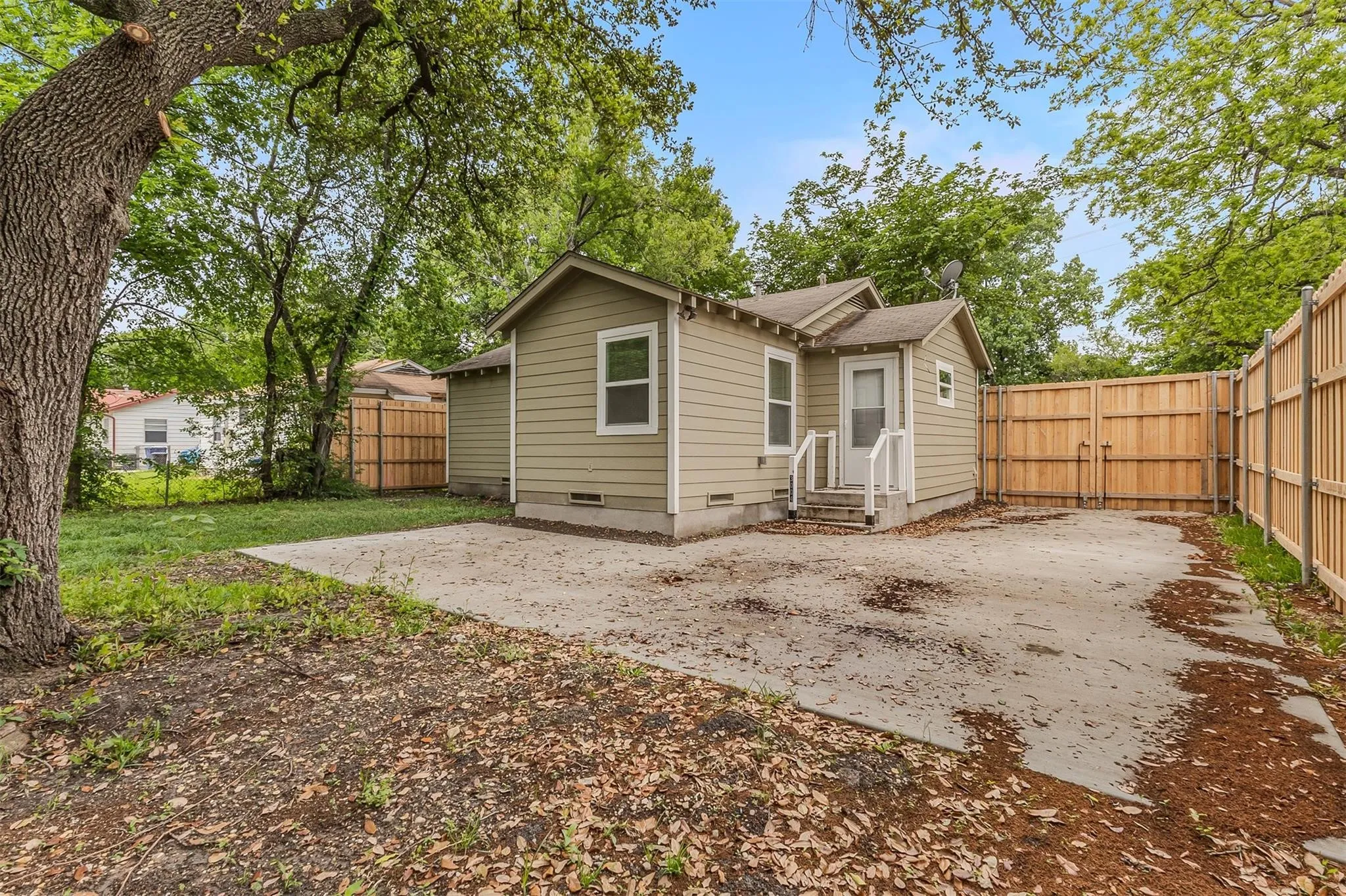 Single Family Residence For Rent in Dallas County , 3004 Ballinger Drive, Garland, Texas 75041, 2 Bedroom, 1 Bathroom, Garage spaces, 890 Sqft, built in 1950, mls#21359211, Real Estate Agent in Garland, Homes For Rent in Dallas county, Homes For Rent in Garland, Realtor in Garland Texas, Real Estate Brokerage Independent Realty Texas, Luminita Cordes Realtor