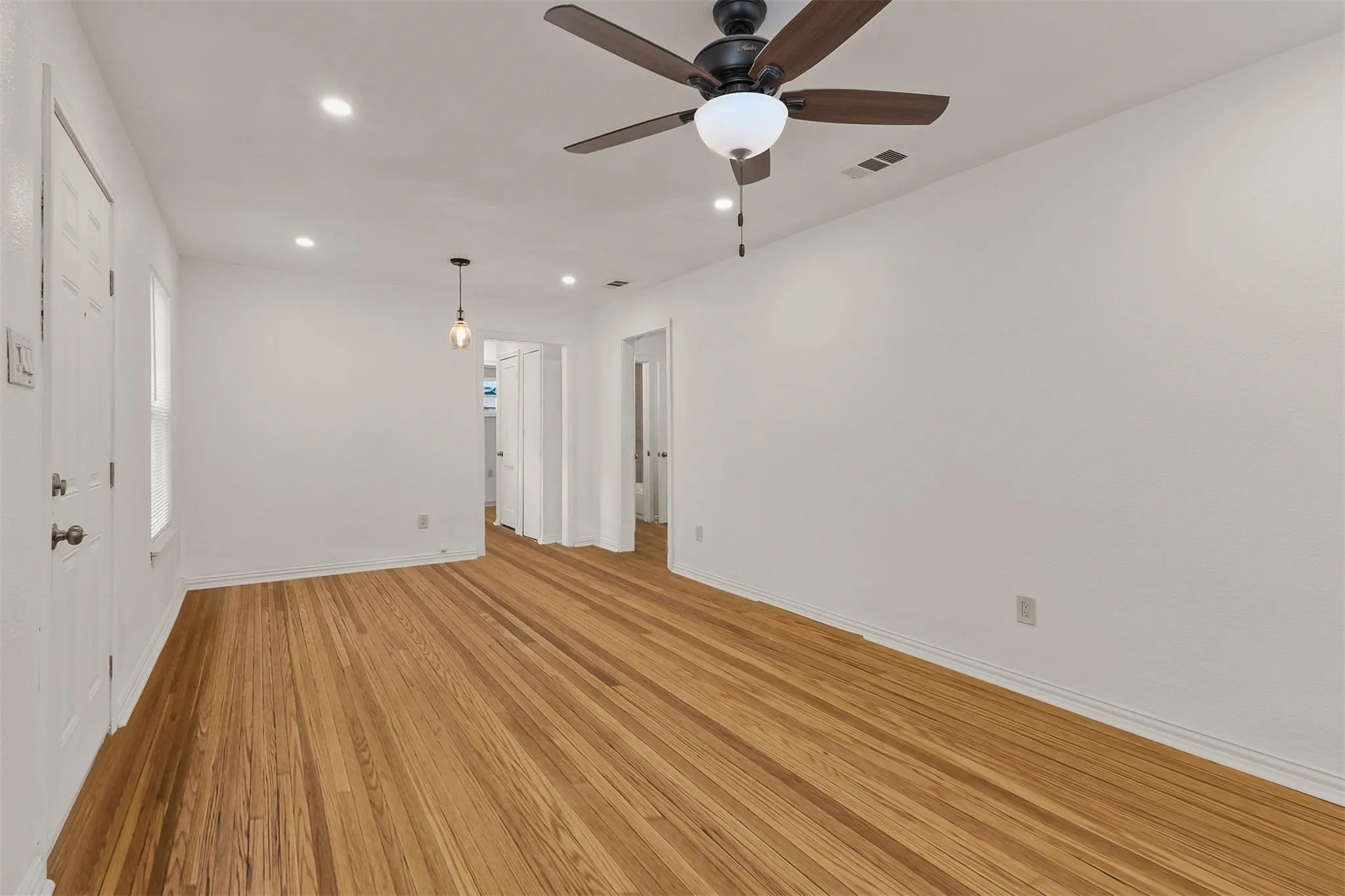 Single Family Residence For Rent in Dallas County , 3004 Ballinger Drive, Garland, Texas 75041, 2 Bedroom, 1 Bathroom, Garage spaces, 890 Sqft, built in 1950, mls#21359211, Real Estate Agent in Garland, Homes For Rent in Dallas county, Homes For Rent in Garland, Realtor in Garland Texas, Real Estate Brokerage Independent Realty Texas, Luminita Cordes Realtor