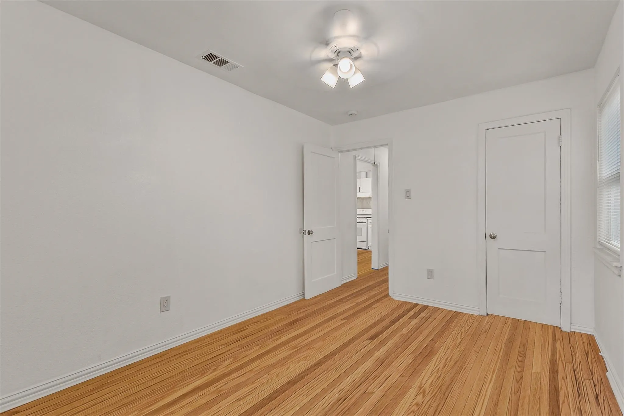 Single Family Residence For Rent in Dallas County , 3004 Ballinger Drive, Garland, Texas 75041, 2 Bedroom, 1 Bathroom, Garage spaces, 890 Sqft, built in 1950, mls#21359211, Real Estate Agent in Garland, Homes For Rent in Dallas county, Homes For Rent in Garland, Realtor in Garland Texas, Real Estate Brokerage Independent Realty Texas, Luminita Cordes Realtor