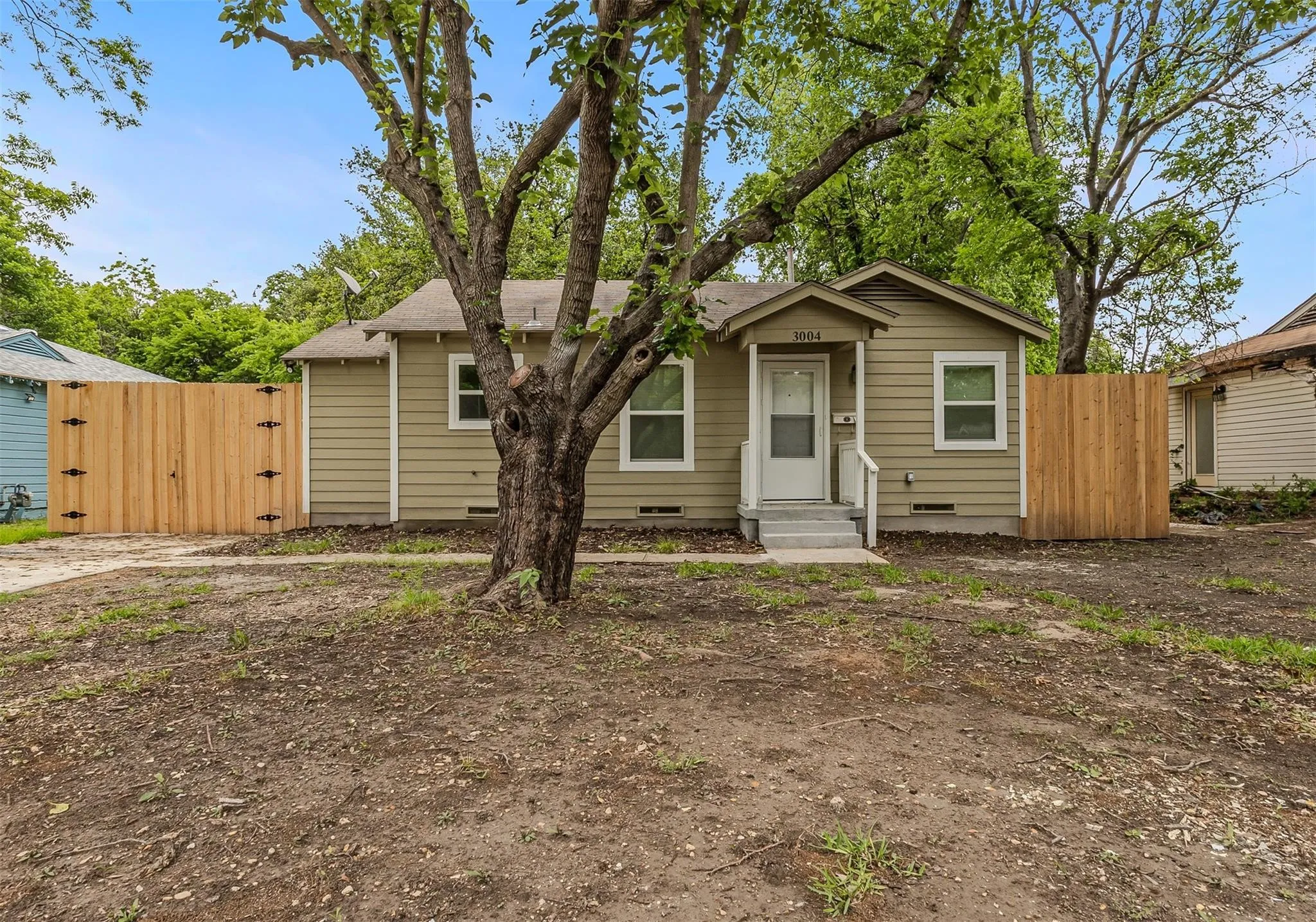 Single Family Residence For Rent in Dallas County , 3004 Ballinger Drive, Garland, Texas 75041, 2 Bedroom, 1 Bathroom, Garage spaces, 890 Sqft, built in 1950, mls#21359211, Real Estate Agent in Garland, Homes For Rent in Dallas county, Homes For Rent in Garland, Realtor in Garland Texas, Real Estate Brokerage Independent Realty Texas, Luminita Cordes Realtor