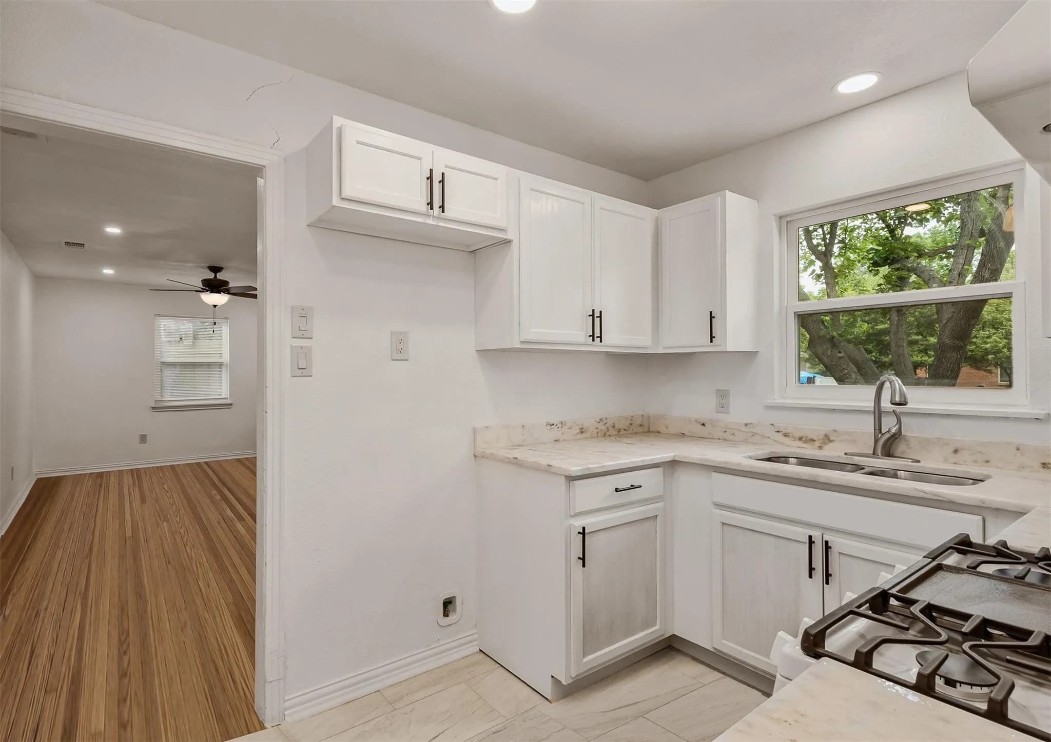 Single Family Residence For Rent in Dallas County , 3004 Ballinger Drive, Garland, Texas 75041, 2 Bedroom, 1 Bathroom, Garage spaces, 890 Sqft, built in 1950, mls#21359211, Real Estate Agent in Garland, Homes For Rent in Dallas county, Homes For Rent in Garland, Realtor in Garland Texas, Real Estate Brokerage Independent Realty Texas, Luminita Cordes Realtor