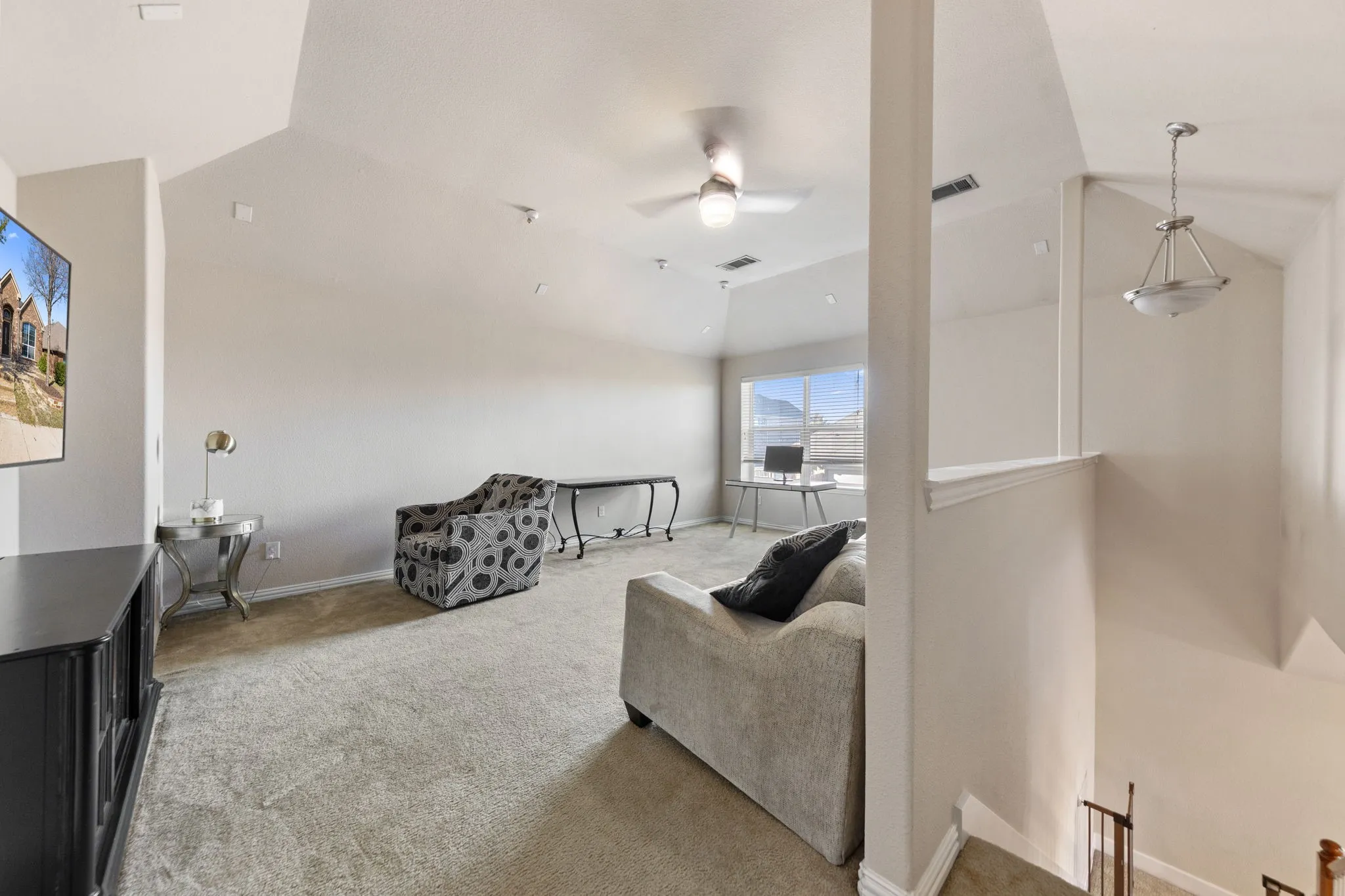 Single Family Residence For Sale in Dallas County , 433 Castle Street, De Soto, Texas 75115, 3 Bedroom, 3 Bathroom, 2 Garage spaces, 2,602 Sqft, built in 2011, mls#21355782, Real Estate Agent in De Soto, Homes For Sale in Dallas county, Homes For Sale in De Soto, Realtor in De Soto Texas, Real Estate Brokerage Independent Realty Texas, Luminita Cordes Realtor