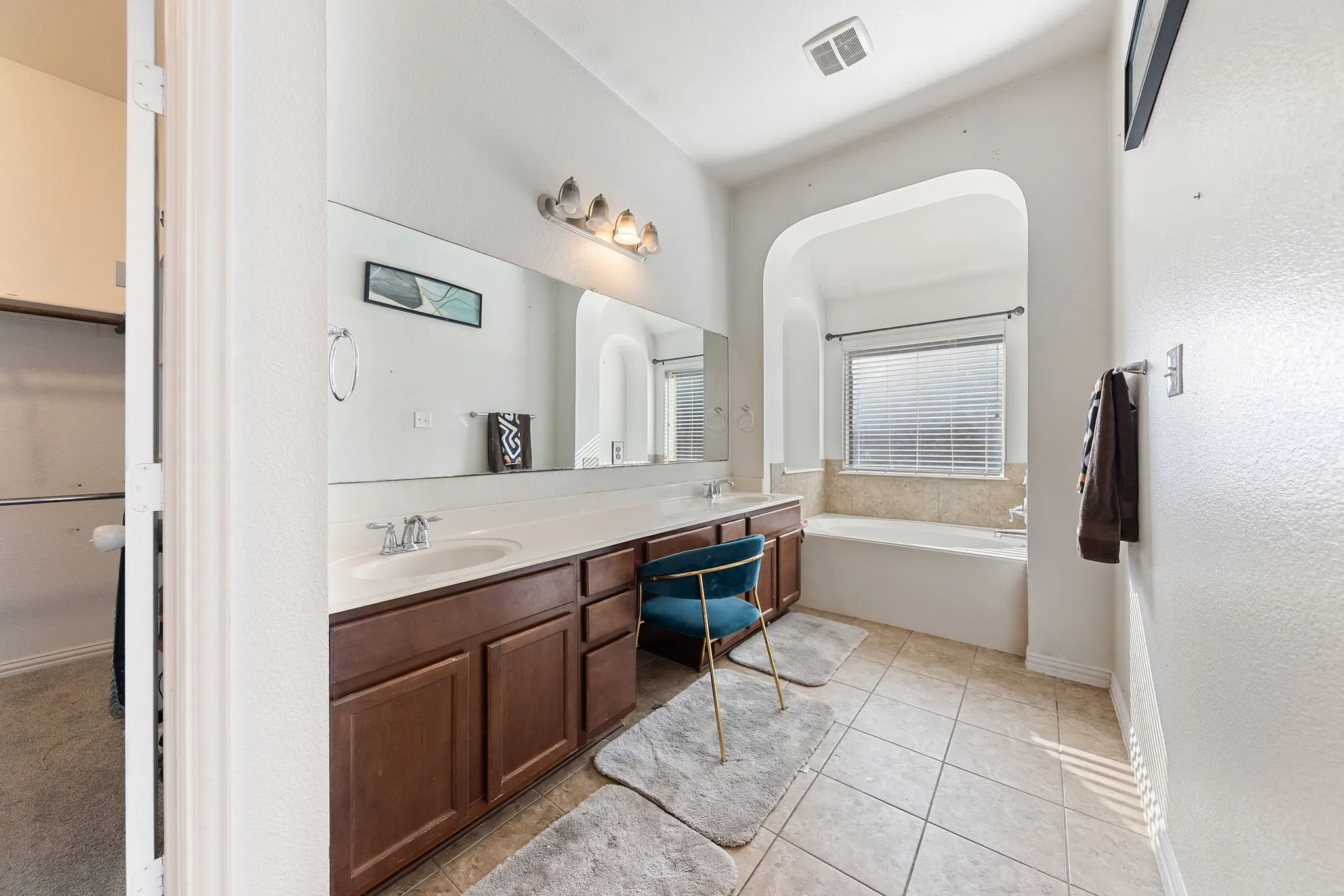 Single Family Residence For Sale in Dallas County , 433 Castle Street, De Soto, Texas 75115, 3 Bedroom, 3 Bathroom, 2 Garage spaces, 2,602 Sqft, built in 2011, mls#21355782, Real Estate Agent in De Soto, Homes For Sale in Dallas county, Homes For Sale in De Soto, Realtor in De Soto Texas, Real Estate Brokerage Independent Realty Texas, Luminita Cordes Realtor