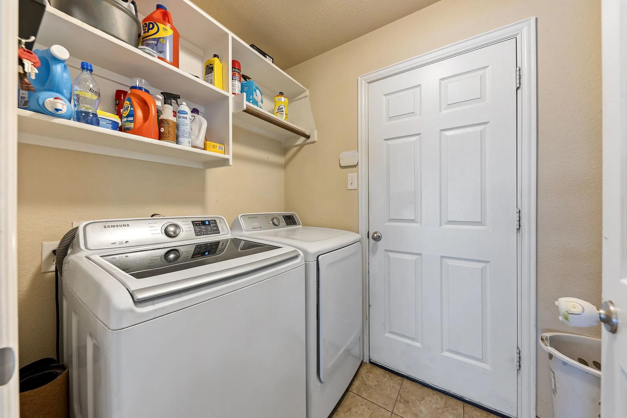 Single Family Residence For Sale in Dallas County , 433 Castle Street, De Soto, Texas 75115, 3 Bedroom, 3 Bathroom, 2 Garage spaces, 2,602 Sqft, built in 2011, mls#21355782, Real Estate Agent in De Soto, Homes For Sale in Dallas county, Homes For Sale in De Soto, Realtor in De Soto Texas, Real Estate Brokerage Independent Realty Texas, Luminita Cordes Realtor