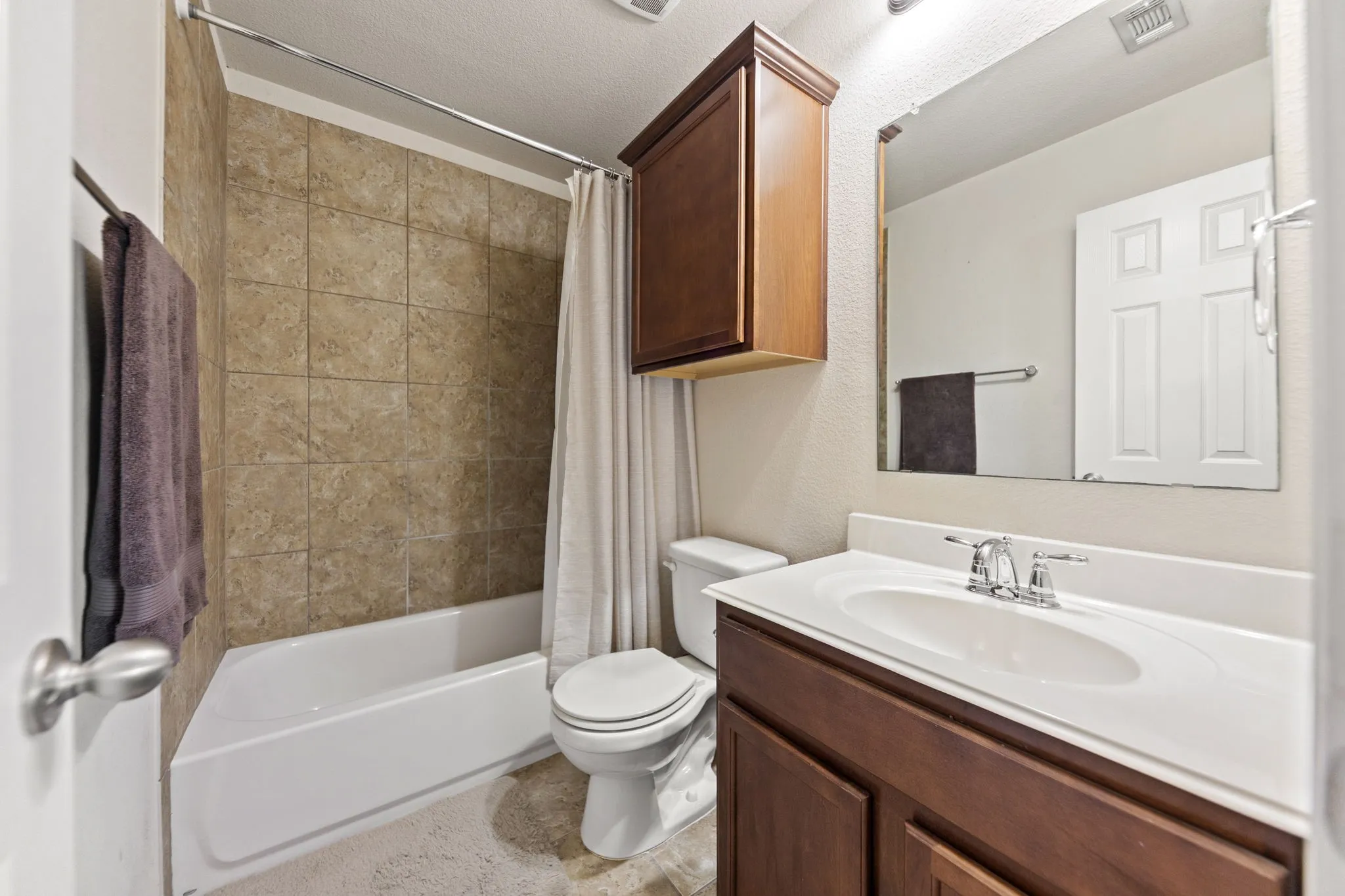 Single Family Residence For Sale in Dallas County , 433 Castle Street, De Soto, Texas 75115, 3 Bedroom, 3 Bathroom, 2 Garage spaces, 2,602 Sqft, built in 2011, mls#21355782, Real Estate Agent in De Soto, Homes For Sale in Dallas county, Homes For Sale in De Soto, Realtor in De Soto Texas, Real Estate Brokerage Independent Realty Texas, Luminita Cordes Realtor