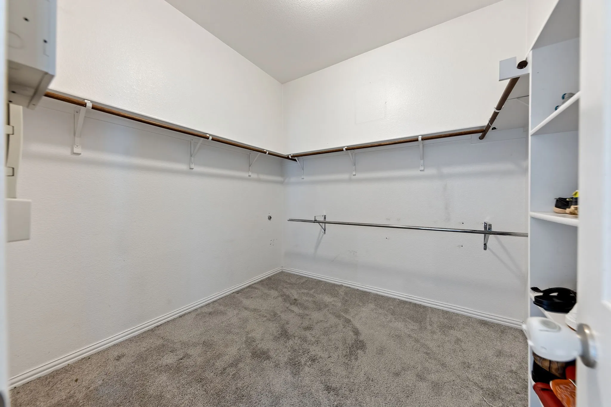 Single Family Residence For Sale in Dallas County , 433 Castle Street, De Soto, Texas 75115, 3 Bedroom, 3 Bathroom, 2 Garage spaces, 2,602 Sqft, built in 2011, mls#21355782, Real Estate Agent in De Soto, Homes For Sale in Dallas county, Homes For Sale in De Soto, Realtor in De Soto Texas, Real Estate Brokerage Independent Realty Texas, Luminita Cordes Realtor
