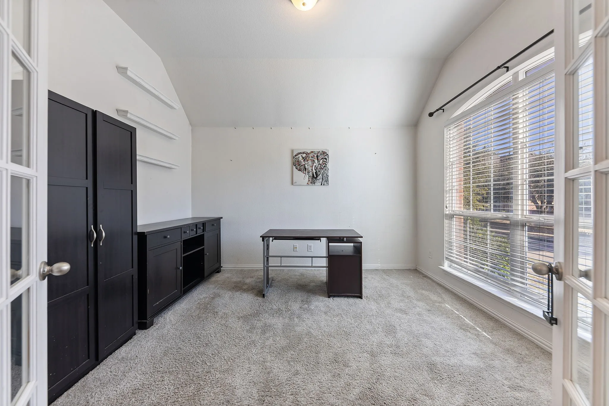 Single Family Residence For Sale in Dallas County , 433 Castle Street, De Soto, Texas 75115, 3 Bedroom, 3 Bathroom, 2 Garage spaces, 2,602 Sqft, built in 2011, mls#21355782, Real Estate Agent in De Soto, Homes For Sale in Dallas county, Homes For Sale in De Soto, Realtor in De Soto Texas, Real Estate Brokerage Independent Realty Texas, Luminita Cordes Realtor