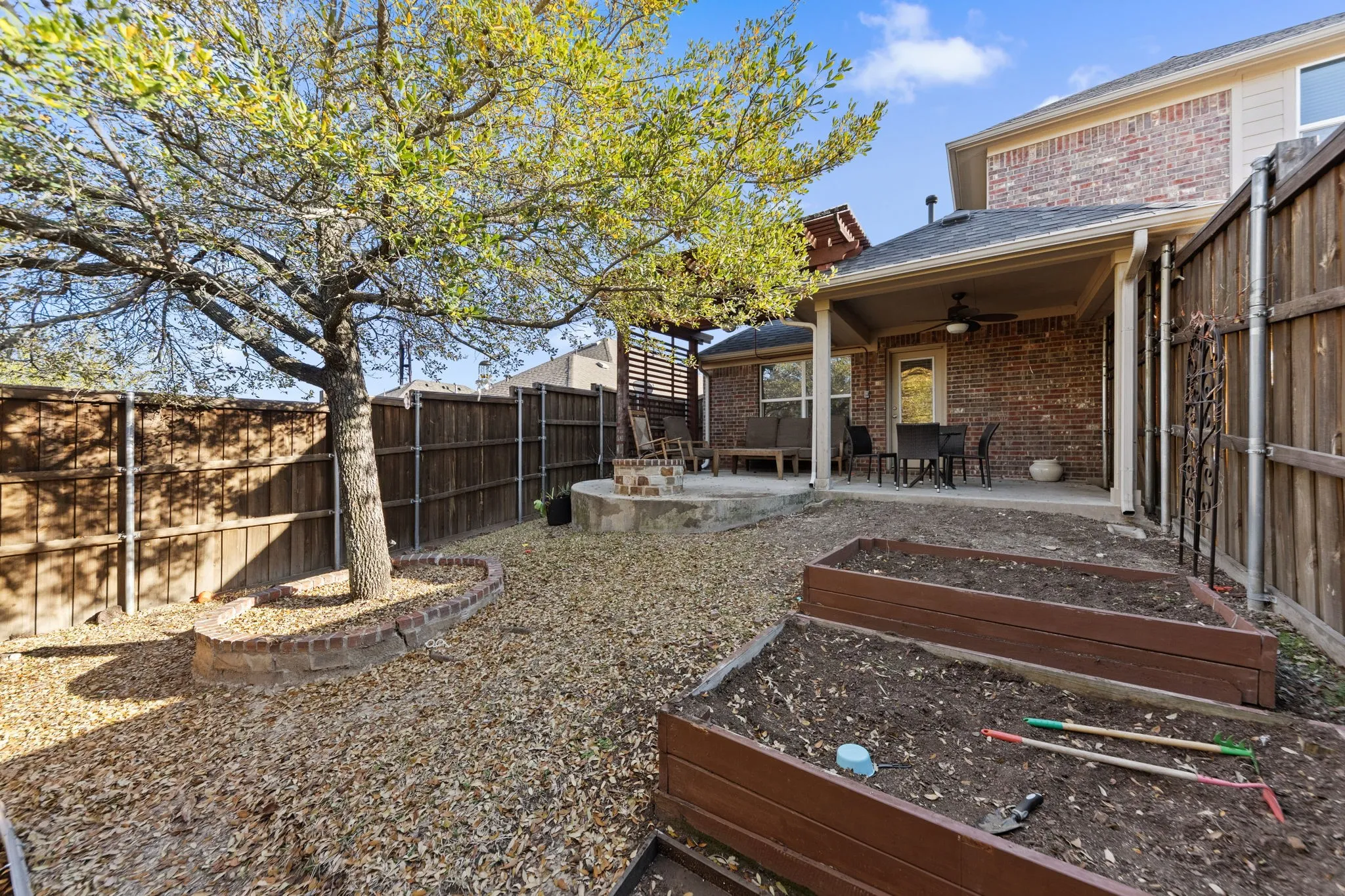 Single Family Residence For Sale in Dallas County , 433 Castle Street, De Soto, Texas 75115, 3 Bedroom, 3 Bathroom, 2 Garage spaces, 2,602 Sqft, built in 2011, mls#21355782, Real Estate Agent in De Soto, Homes For Sale in Dallas county, Homes For Sale in De Soto, Realtor in De Soto Texas, Real Estate Brokerage Independent Realty Texas, Luminita Cordes Realtor