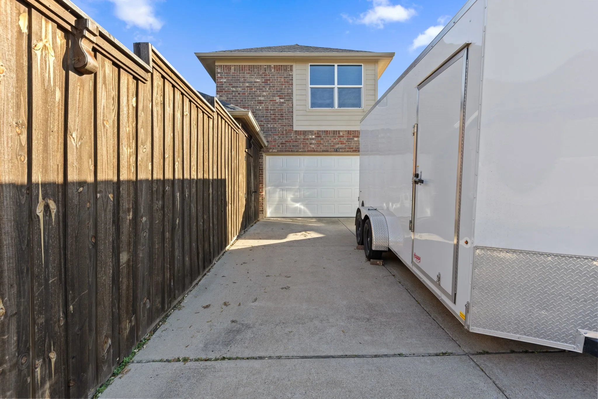 Single Family Residence For Sale in Dallas County , 433 Castle Street, De Soto, Texas 75115, 3 Bedroom, 3 Bathroom, 2 Garage spaces, 2,602 Sqft, built in 2011, mls#21355782, Real Estate Agent in De Soto, Homes For Sale in Dallas county, Homes For Sale in De Soto, Realtor in De Soto Texas, Real Estate Brokerage Independent Realty Texas, Luminita Cordes Realtor