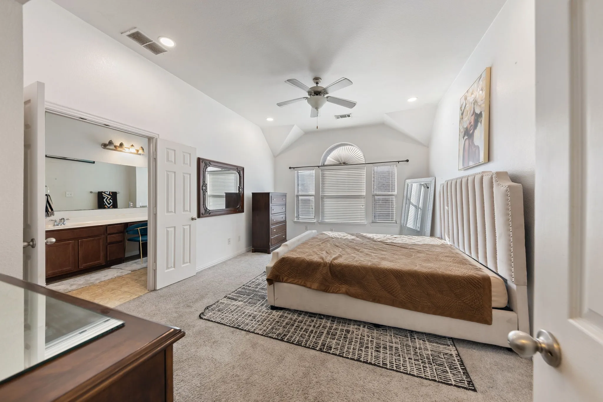 Single Family Residence For Sale in Dallas County , 433 Castle Street, De Soto, Texas 75115, 3 Bedroom, 3 Bathroom, 2 Garage spaces, 2,602 Sqft, built in 2011, mls#21355782, Real Estate Agent in De Soto, Homes For Sale in Dallas county, Homes For Sale in De Soto, Realtor in De Soto Texas, Real Estate Brokerage Independent Realty Texas, Luminita Cordes Realtor