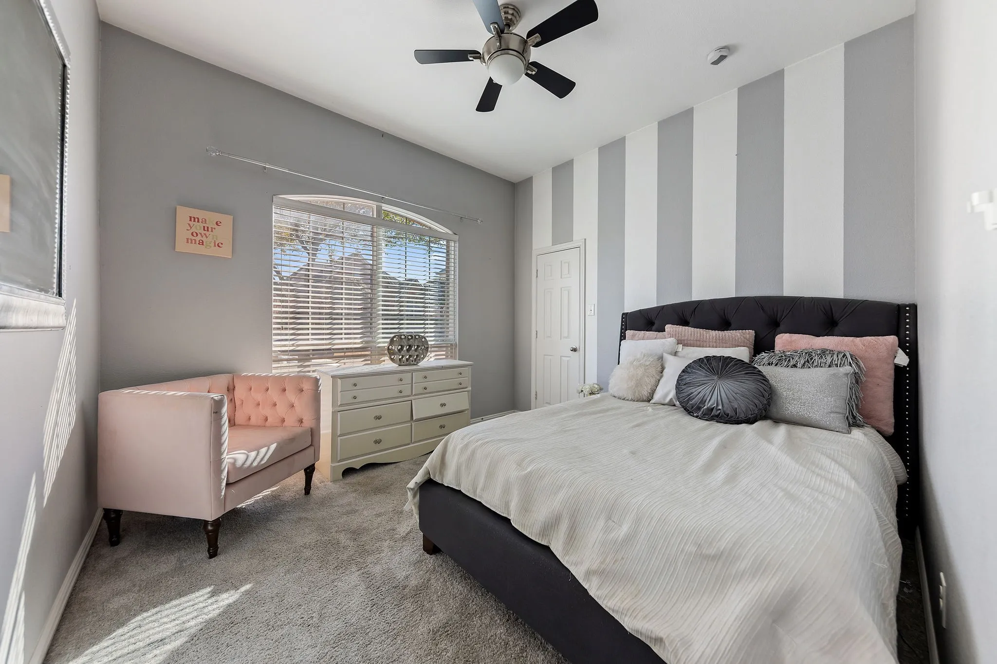 Single Family Residence For Sale in Dallas County , 433 Castle Street, De Soto, Texas 75115, 3 Bedroom, 3 Bathroom, 2 Garage spaces, 2,602 Sqft, built in 2011, mls#21355782, Real Estate Agent in De Soto, Homes For Sale in Dallas county, Homes For Sale in De Soto, Realtor in De Soto Texas, Real Estate Brokerage Independent Realty Texas, Luminita Cordes Realtor