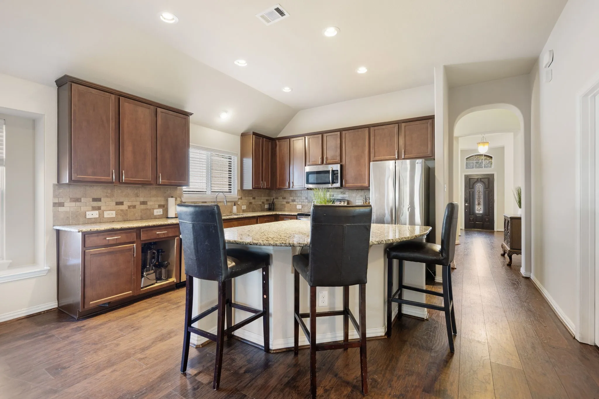 Single Family Residence For Sale in Dallas County , 433 Castle Street, De Soto, Texas 75115, 3 Bedroom, 3 Bathroom, 2 Garage spaces, 2,602 Sqft, built in 2011, mls#21355782, Real Estate Agent in De Soto, Homes For Sale in Dallas county, Homes For Sale in De Soto, Realtor in De Soto Texas, Real Estate Brokerage Independent Realty Texas, Luminita Cordes Realtor