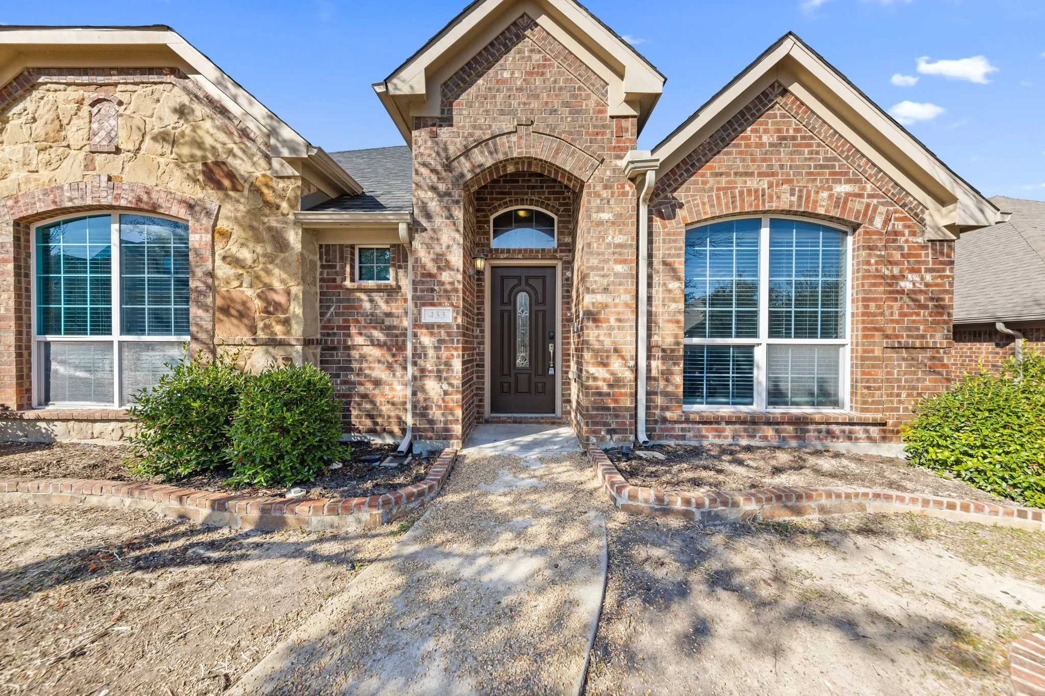 Single Family Residence For Sale in Dallas County , 433 Castle Street, De Soto, Texas 75115, 3 Bedroom, 3 Bathroom, 2 Garage spaces, 2,602 Sqft, built in 2011, mls#21355782, Real Estate Agent in De Soto, Homes For Sale in Dallas county, Homes For Sale in De Soto, Realtor in De Soto Texas, Real Estate Brokerage Independent Realty Texas, Luminita Cordes Realtor