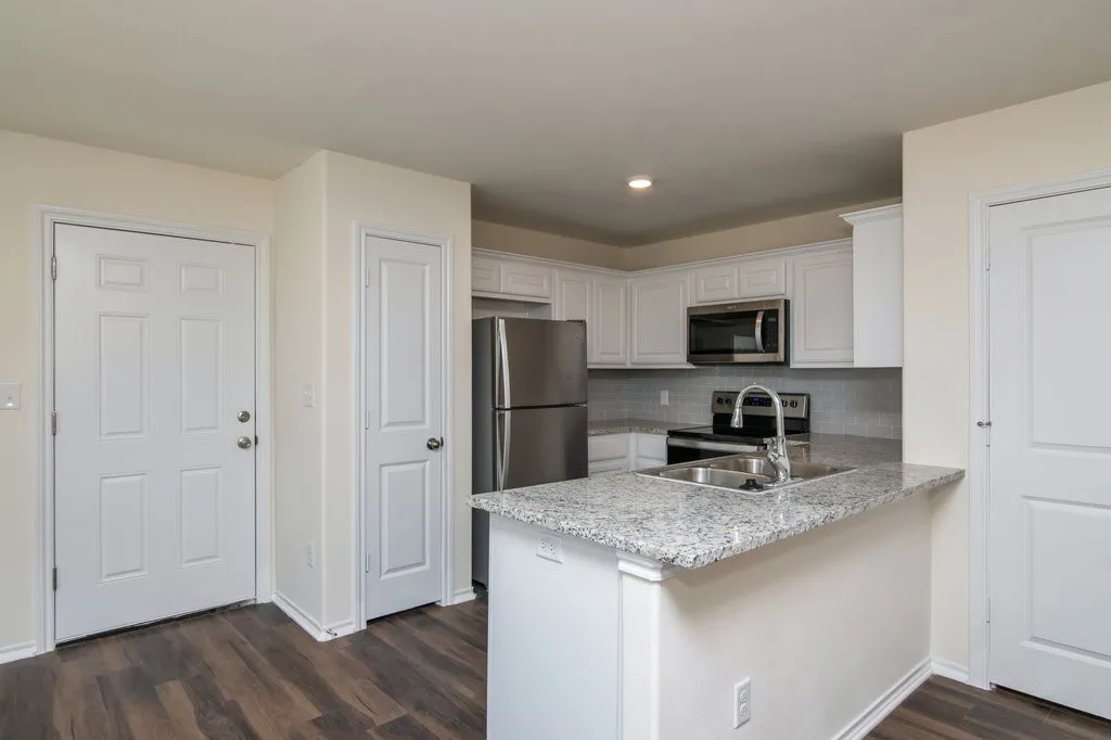 Duplex For Rent in Grayson County , 201 S May Street 1, Whitewright, Texas 75491, 3 Bedroom, 3 Bathroom, 1 Garage spaces, 1,229 Sqft, built in 2022, Price $1,495, mls#21359224, Real Estate Agent in Whitewright, Homes For Rent in Grayson county, Homes For Rent in Whitewright, Realtor in Whitewright Texas, Real Estate Brokerage Independent Realty Texas, Luminita Cordes Realtor