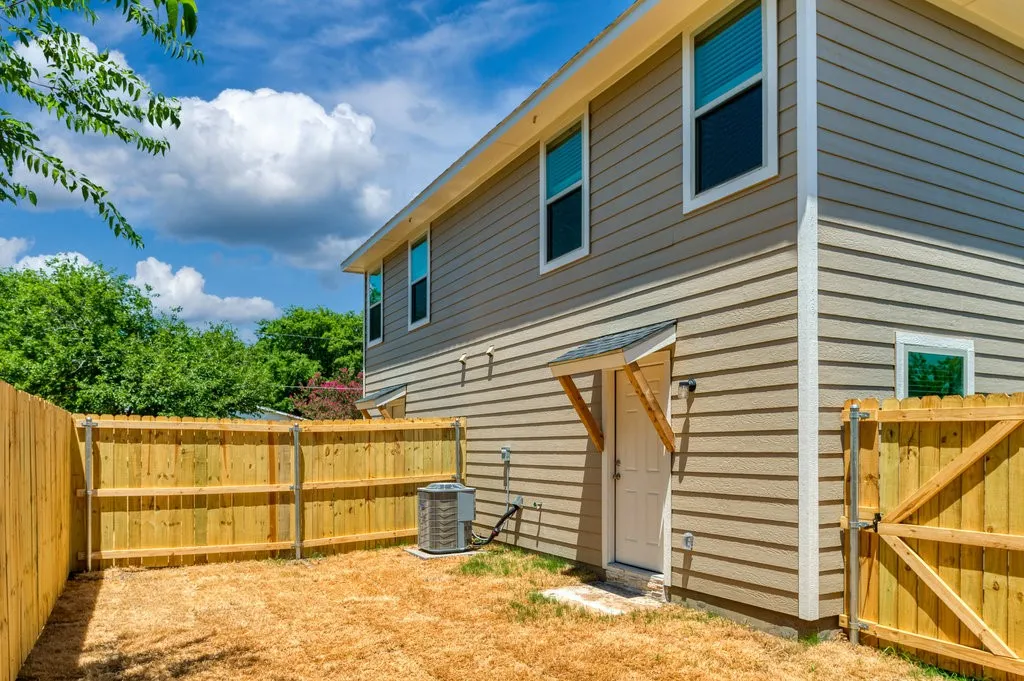 Duplex For Rent in Grayson County , 201 S May Street 1, Whitewright, Texas 75491, 3 Bedroom, 3 Bathroom, 1 Garage spaces, 1,229 Sqft, built in 2022, Price $1,495, mls#21359224, Real Estate Agent in Whitewright, Homes For Rent in Grayson county, Homes For Rent in Whitewright, Realtor in Whitewright Texas, Real Estate Brokerage Independent Realty Texas, Luminita Cordes Realtor