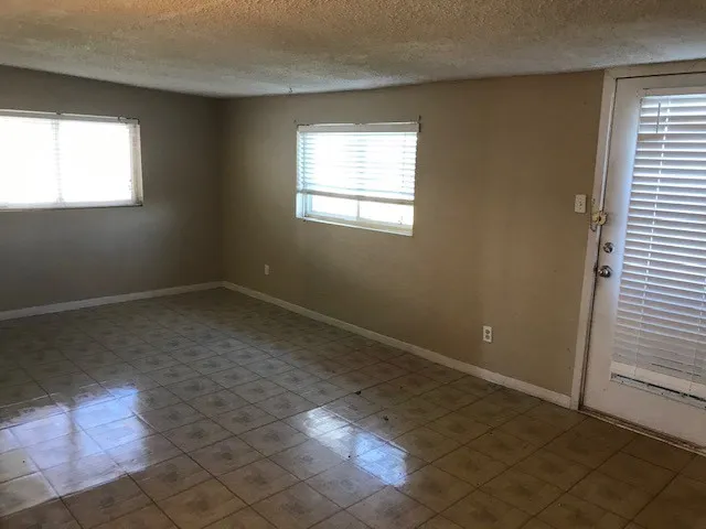 Single Family Residence For Rent in Taylor County , 5234 Burbank Drive, Abilene, Texas 79605, 3 Bedroom, 2 Bathroom, 2 Garage spaces, 1,286 Sqft, built in 1962, mls#21359228, Real Estate Agent in Abilene, Homes For Rent in Taylor county, Homes For Rent in Abilene, Realtor in Abilene Texas, Real Estate Brokerage Independent Realty Texas, Luminita Cordes Realtor