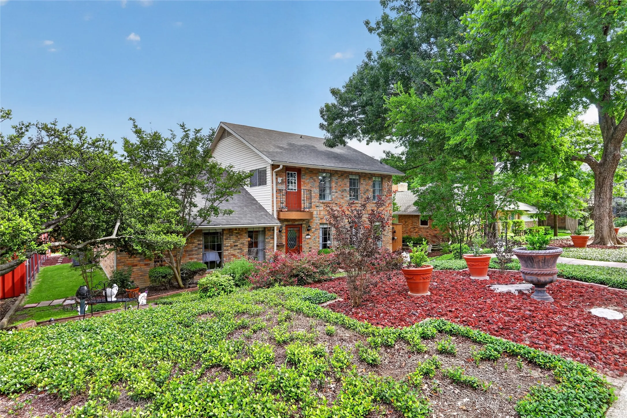 Single Family Residence For Sale in Dallas County , 8261 Club Meadows Drive, Dallas, Texas 75243, 4 Bedroom, 3 Bathroom, 2 Garage spaces, 2,482 Sqft, built in 1978, mls#21358646, Real Estate Agent in Dallas, Homes For Sale in Dallas county, Homes For Sale in Dallas, Realtor in Dallas Texas, Real Estate Brokerage Independent Realty Texas, Luminita Cordes Realtor