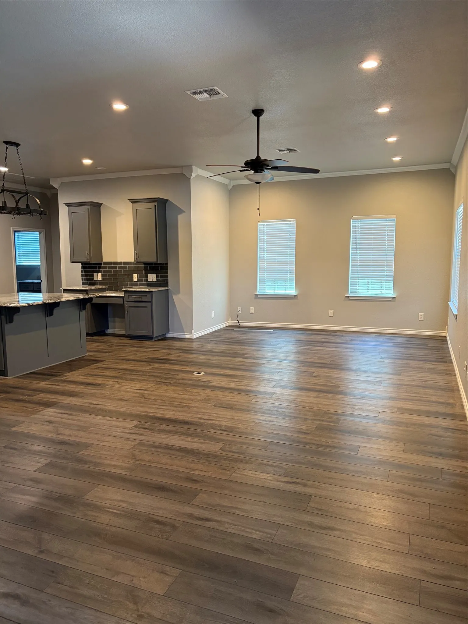 Single Family Residence For Sale in Limestone County , 706 E Palestine Street, Mexia, Texas 76667, 2 Bedroom, 2 Bathroom, Garage spaces, 1,435 Sqft, built in 1970, mls#21359235, Real Estate Agent in Mexia, Homes For Sale in Limestone county, Homes For Sale in Mexia, Realtor in Mexia Texas, Real Estate Brokerage Independent Realty Texas, Luminita Cordes Realtor