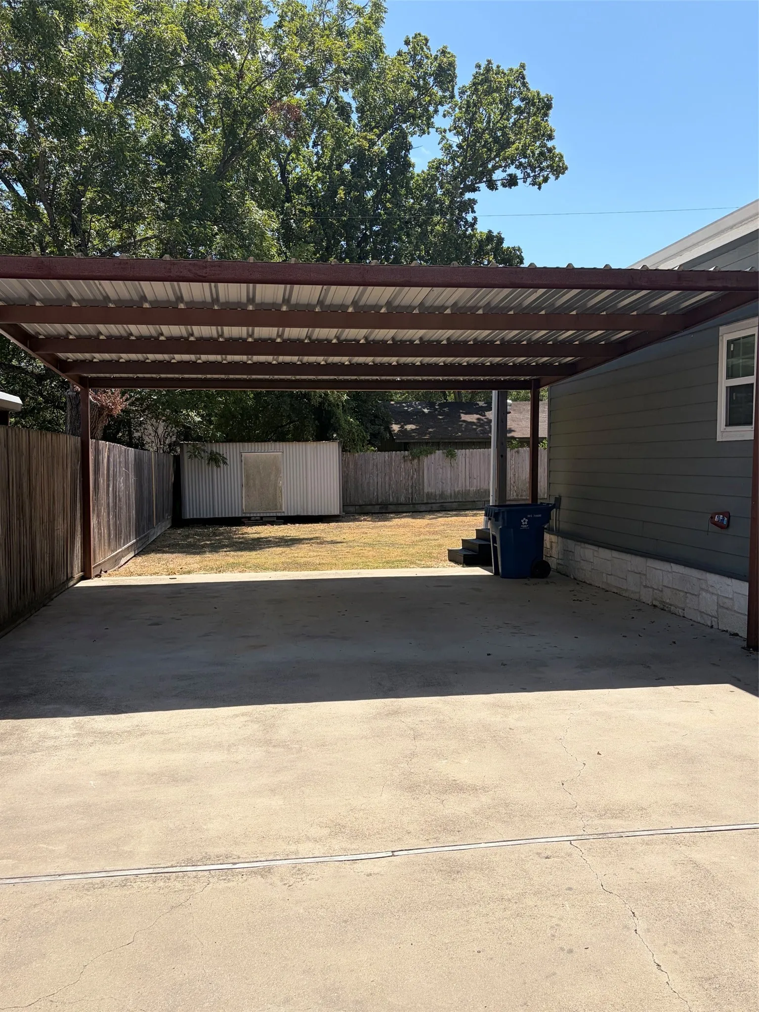 Single Family Residence For Sale in Limestone County , 706 E Palestine Street, Mexia, Texas 76667, 2 Bedroom, 2 Bathroom, Garage spaces, 1,435 Sqft, built in 1970, mls#21359235, Real Estate Agent in Mexia, Homes For Sale in Limestone county, Homes For Sale in Mexia, Realtor in Mexia Texas, Real Estate Brokerage Independent Realty Texas, Luminita Cordes Realtor