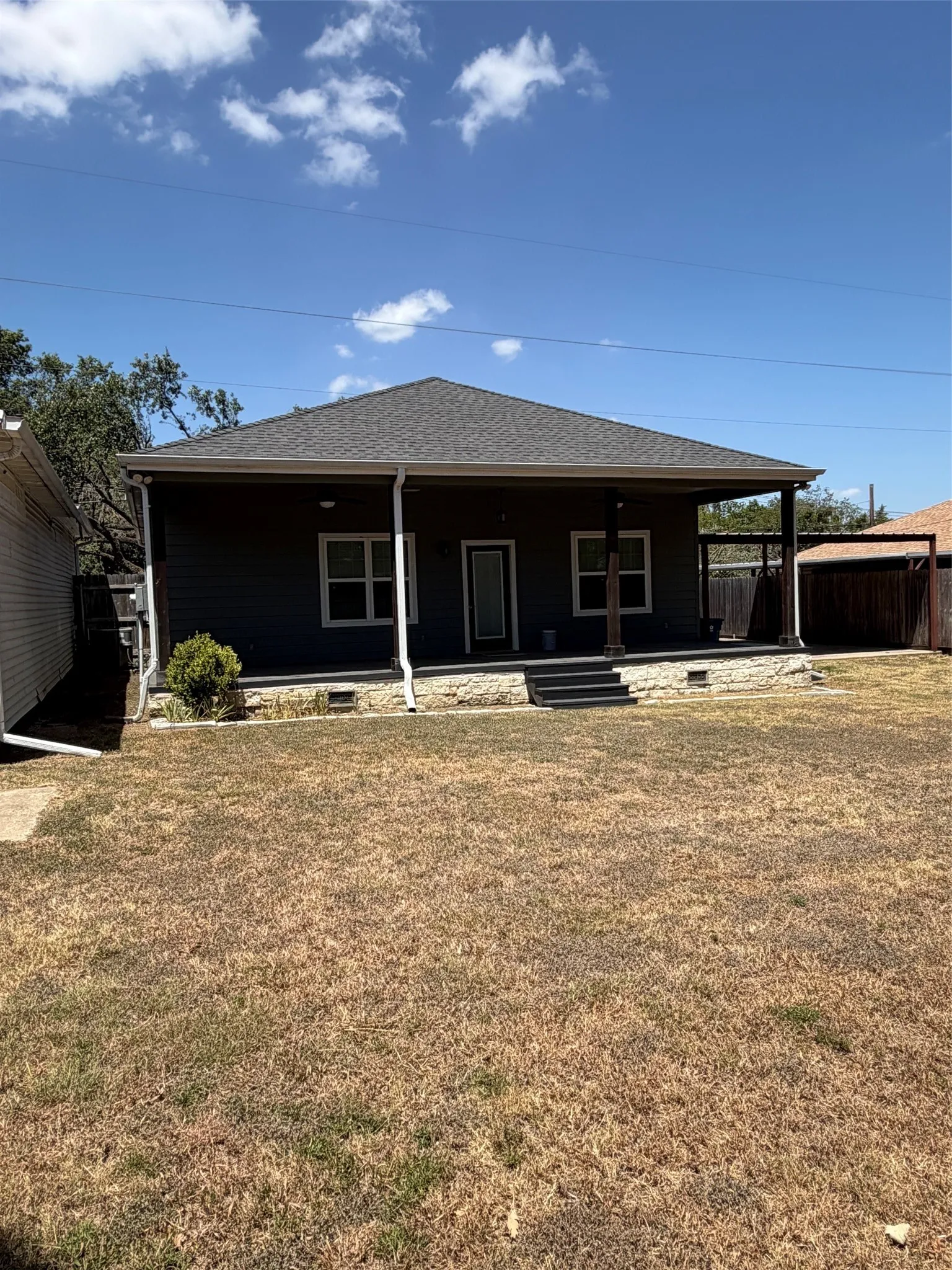 Single Family Residence For Sale in Limestone County , 706 E Palestine Street, Mexia, Texas 76667, 2 Bedroom, 2 Bathroom, Garage spaces, 1,435 Sqft, built in 1970, mls#21359235, Real Estate Agent in Mexia, Homes For Sale in Limestone county, Homes For Sale in Mexia, Realtor in Mexia Texas, Real Estate Brokerage Independent Realty Texas, Luminita Cordes Realtor