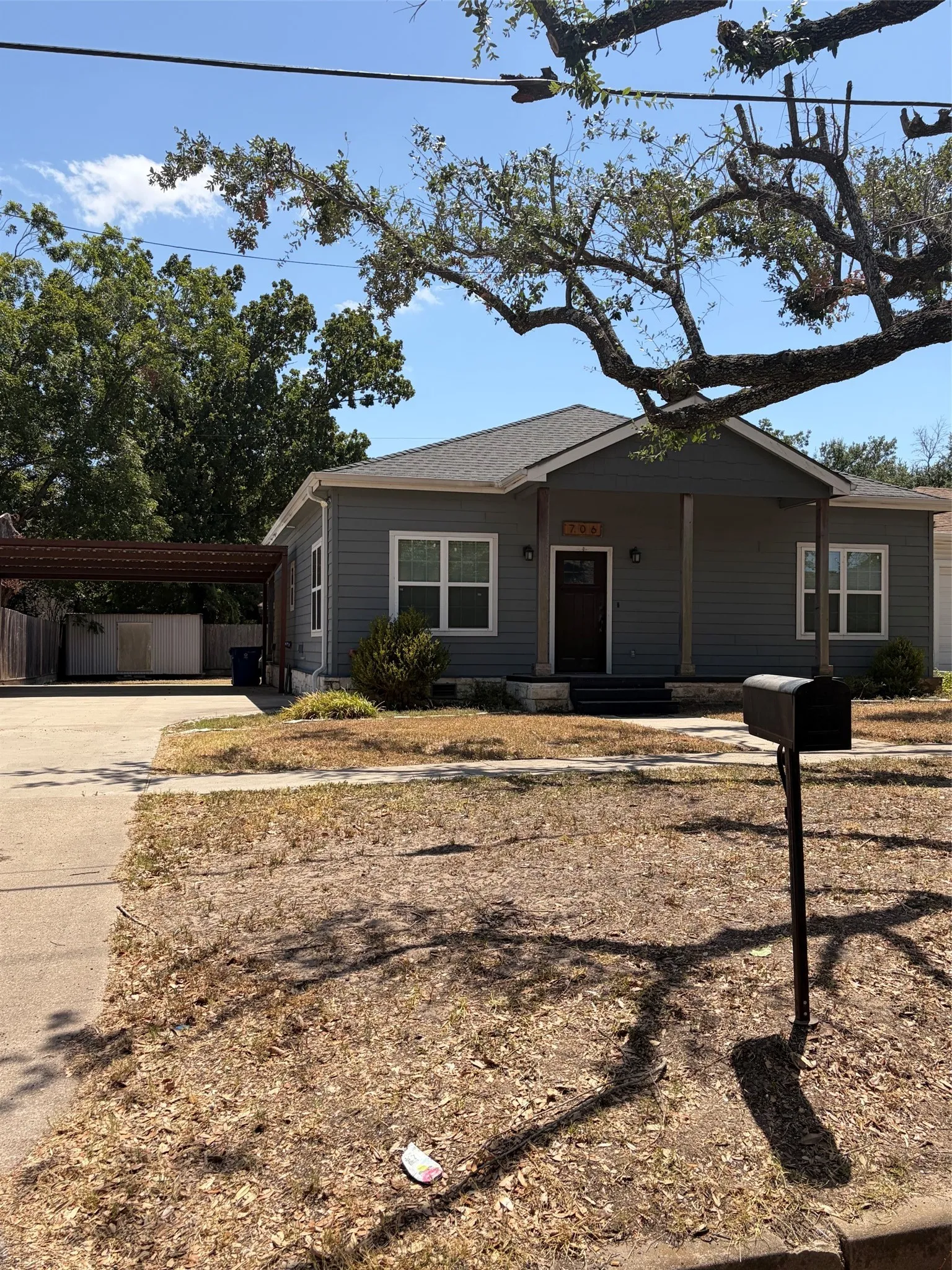 Single Family Residence For Sale in Limestone County , 706 E Palestine Street, Mexia, Texas 76667, 2 Bedroom, 2 Bathroom, Garage spaces, 1,435 Sqft, built in 1970, mls#21359235, Real Estate Agent in Mexia, Homes For Sale in Limestone county, Homes For Sale in Mexia, Realtor in Mexia Texas, Real Estate Brokerage Independent Realty Texas, Luminita Cordes Realtor