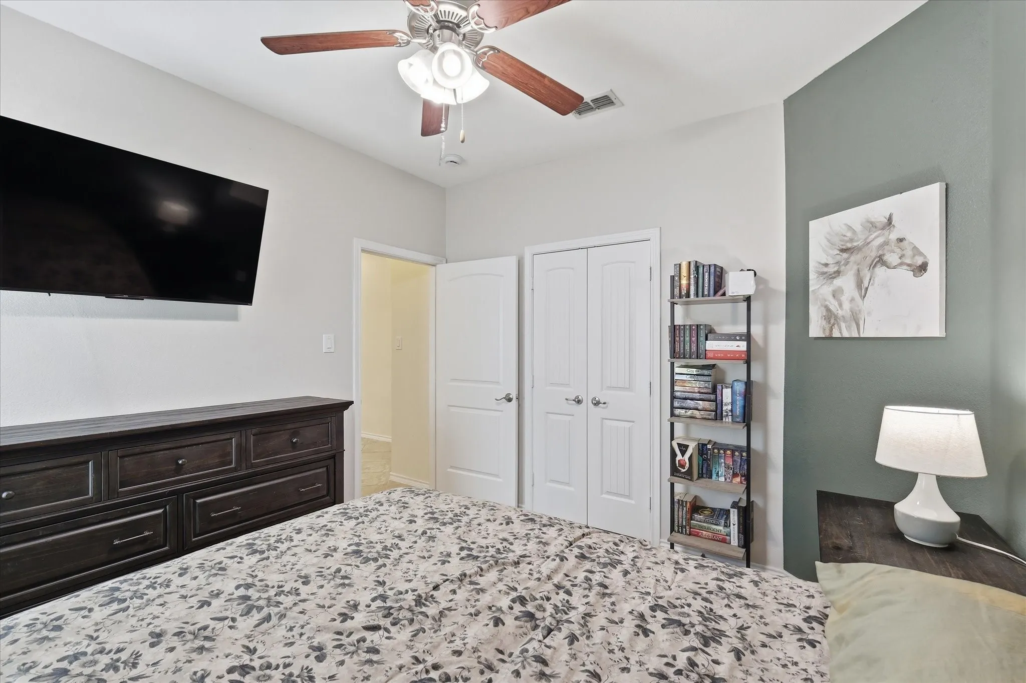 Single Family Residence For Sale in Denton County , 3237 Tamarack Lane, Denton, Texas 76226, 4 Bedroom, 3 Bathroom, 2 Garage spaces, 2,513 Sqft, built in 2015, mls#21354967, Real Estate Agent in Denton, Homes For Sale in Denton county, Homes For Sale in Denton, Realtor in Denton Texas, Real Estate Brokerage Independent Realty Texas, Luminita Cordes Realtor