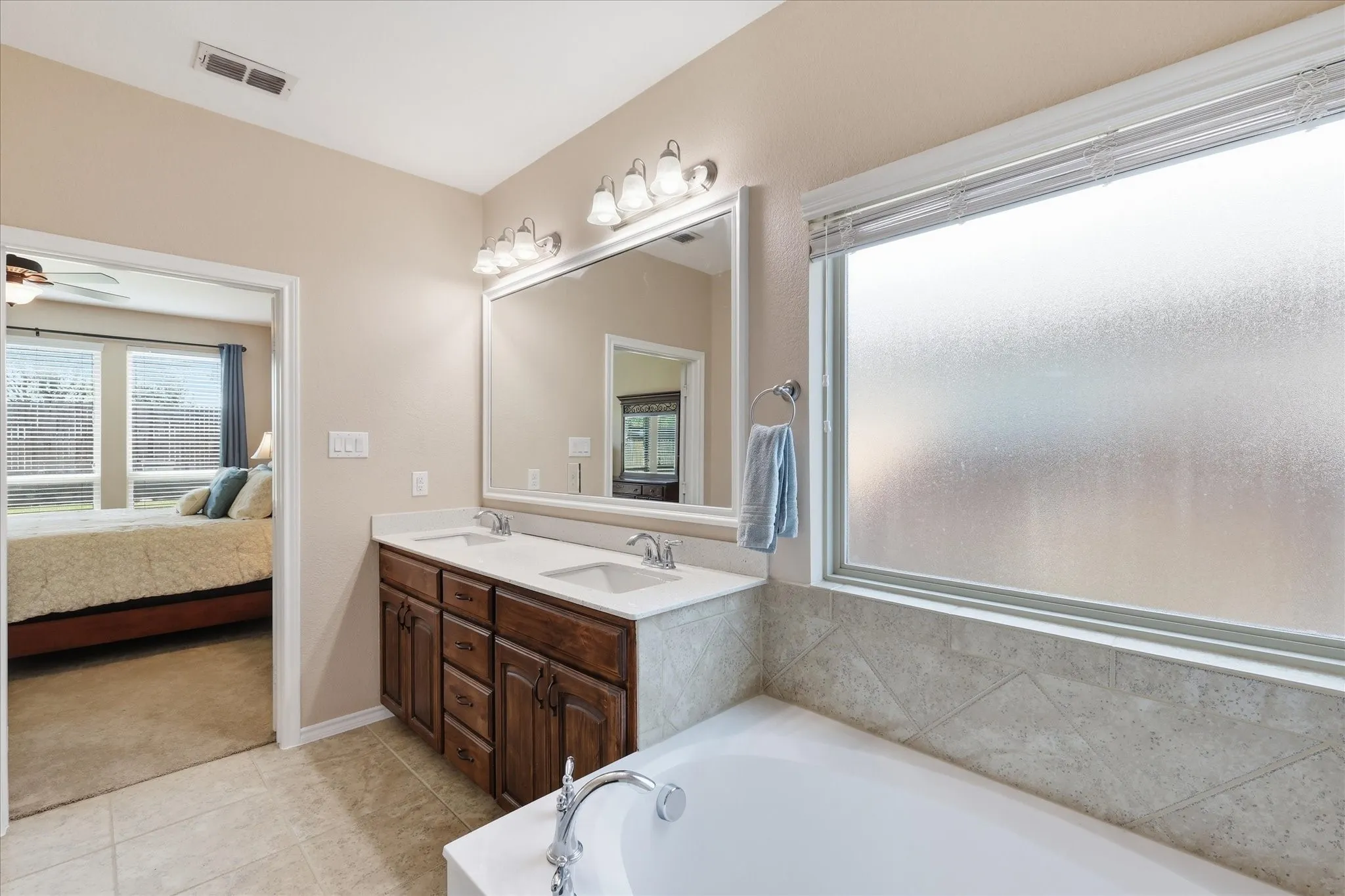 Single Family Residence For Sale in Denton County , 3237 Tamarack Lane, Denton, Texas 76226, 4 Bedroom, 3 Bathroom, 2 Garage spaces, 2,513 Sqft, built in 2015, mls#21354967, Real Estate Agent in Denton, Homes For Sale in Denton county, Homes For Sale in Denton, Realtor in Denton Texas, Real Estate Brokerage Independent Realty Texas, Luminita Cordes Realtor