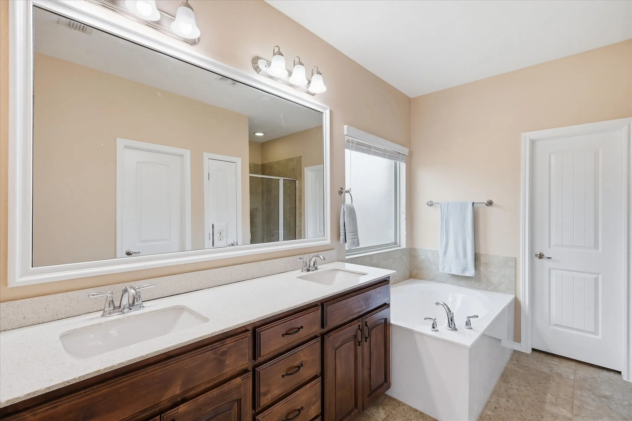 Single Family Residence For Sale in Denton County , 3237 Tamarack Lane, Denton, Texas 76226, 4 Bedroom, 3 Bathroom, 2 Garage spaces, 2,513 Sqft, built in 2015, mls#21354967, Real Estate Agent in Denton, Homes For Sale in Denton county, Homes For Sale in Denton, Realtor in Denton Texas, Real Estate Brokerage Independent Realty Texas, Luminita Cordes Realtor
