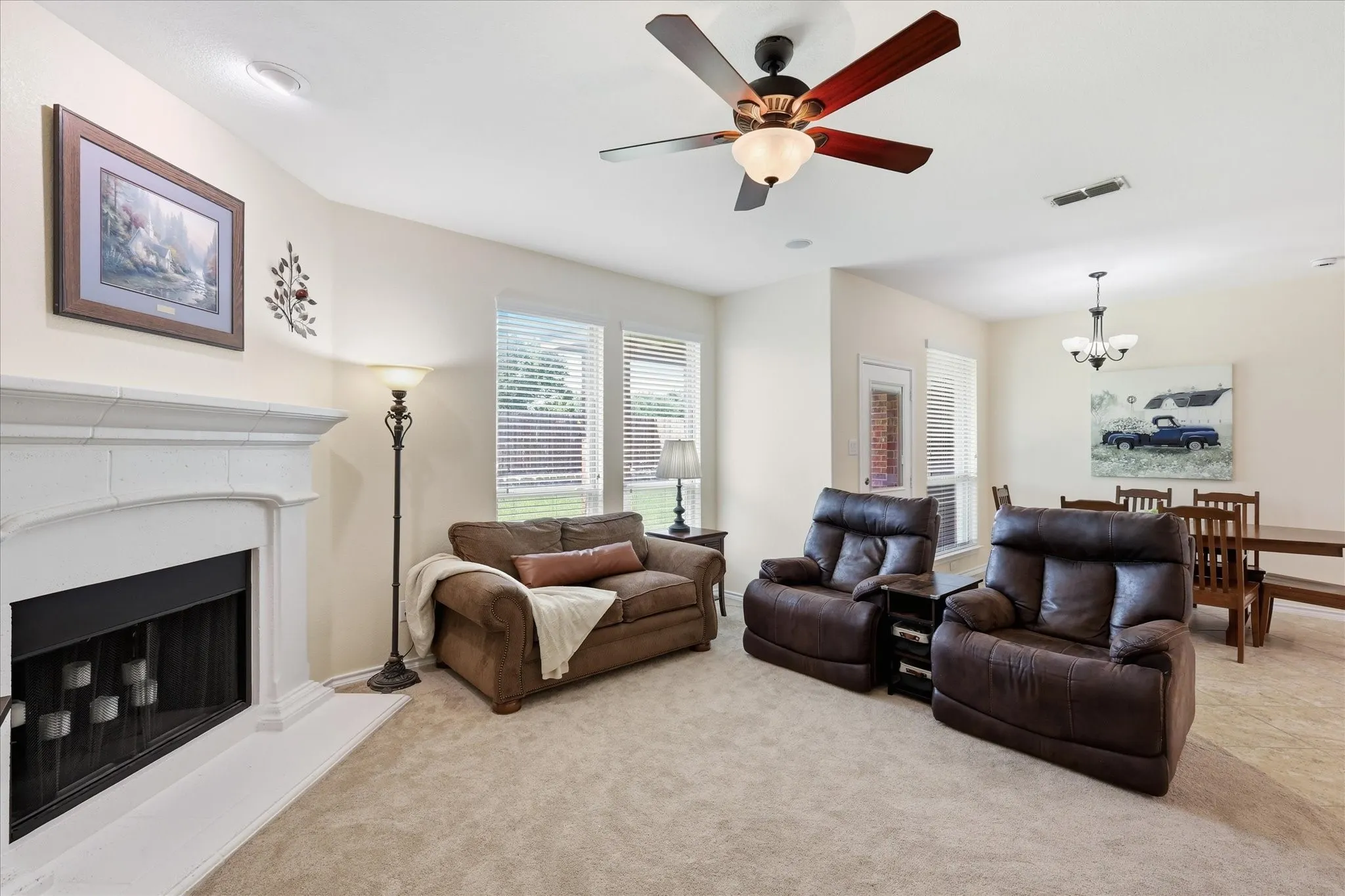 Single Family Residence For Sale in Denton County , 3237 Tamarack Lane, Denton, Texas 76226, 4 Bedroom, 3 Bathroom, 2 Garage spaces, 2,513 Sqft, built in 2015, mls#21354967, Real Estate Agent in Denton, Homes For Sale in Denton county, Homes For Sale in Denton, Realtor in Denton Texas, Real Estate Brokerage Independent Realty Texas, Luminita Cordes Realtor