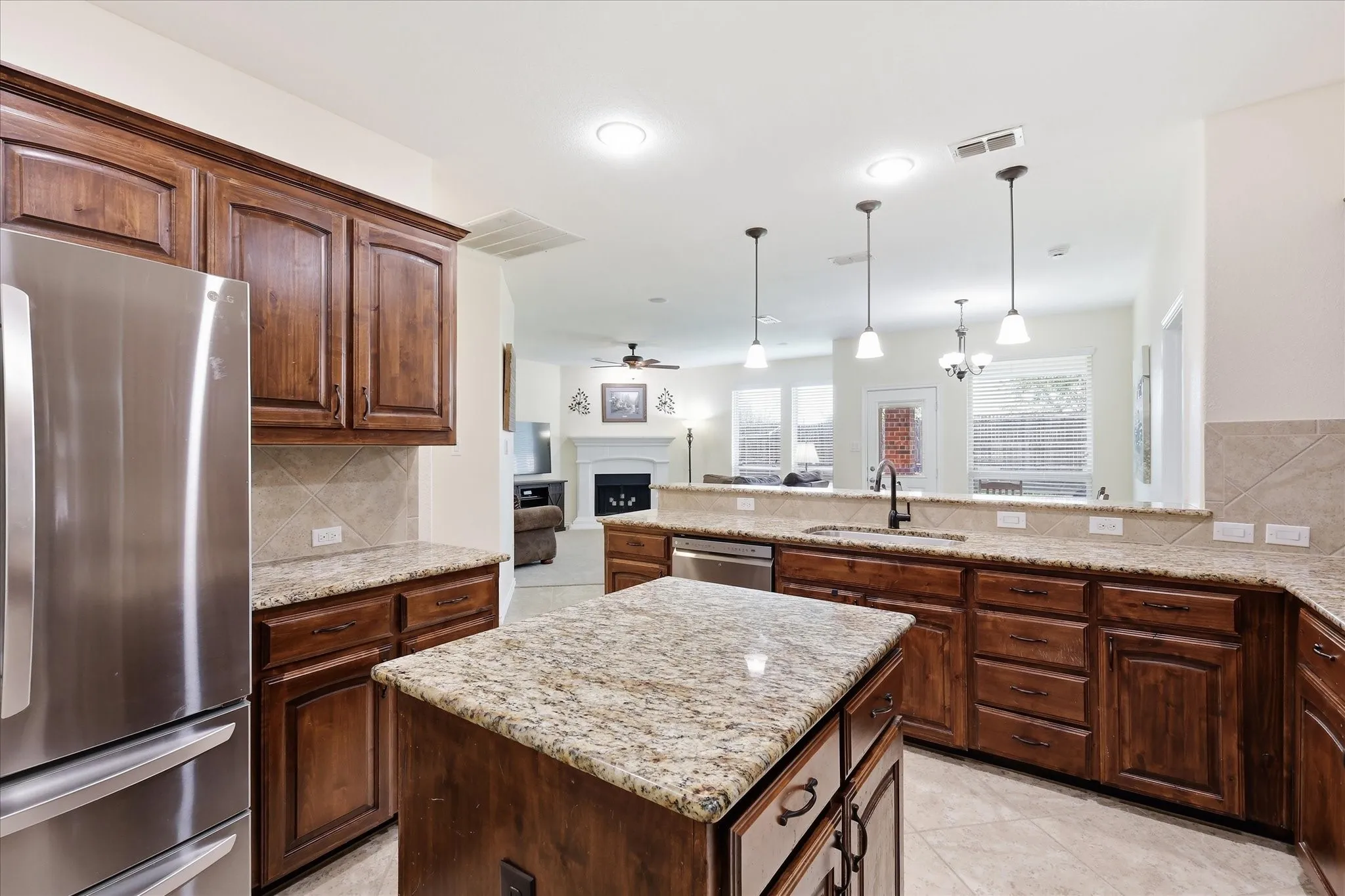 Single Family Residence For Sale in Denton County , 3237 Tamarack Lane, Denton, Texas 76226, 4 Bedroom, 3 Bathroom, 2 Garage spaces, 2,513 Sqft, built in 2015, mls#21354967, Real Estate Agent in Denton, Homes For Sale in Denton county, Homes For Sale in Denton, Realtor in Denton Texas, Real Estate Brokerage Independent Realty Texas, Luminita Cordes Realtor