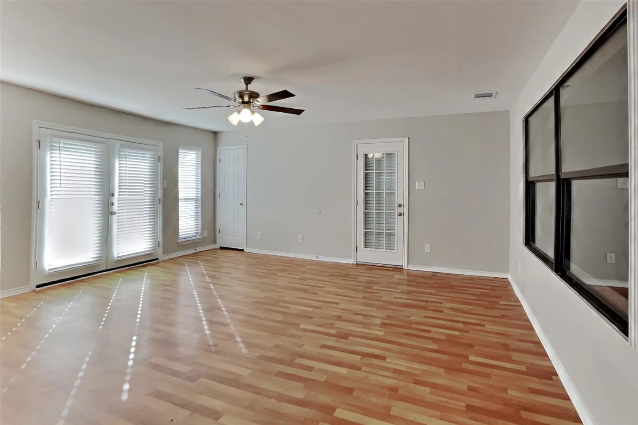 Single Family Residence For Rent in Dallas County , 6602 Gardenia Drive, Rowlett, Texas 75089, 3 Bedroom, 2 Bathroom, 2 Garage spaces, 1,754 Sqft, built in 1987, mls#21359241, Real Estate Agent in Rowlett, Homes For Rent in Dallas county, Homes For Rent in Rowlett, Realtor in Rowlett Texas, Real Estate Brokerage Independent Realty Texas, Luminita Cordes Realtor
